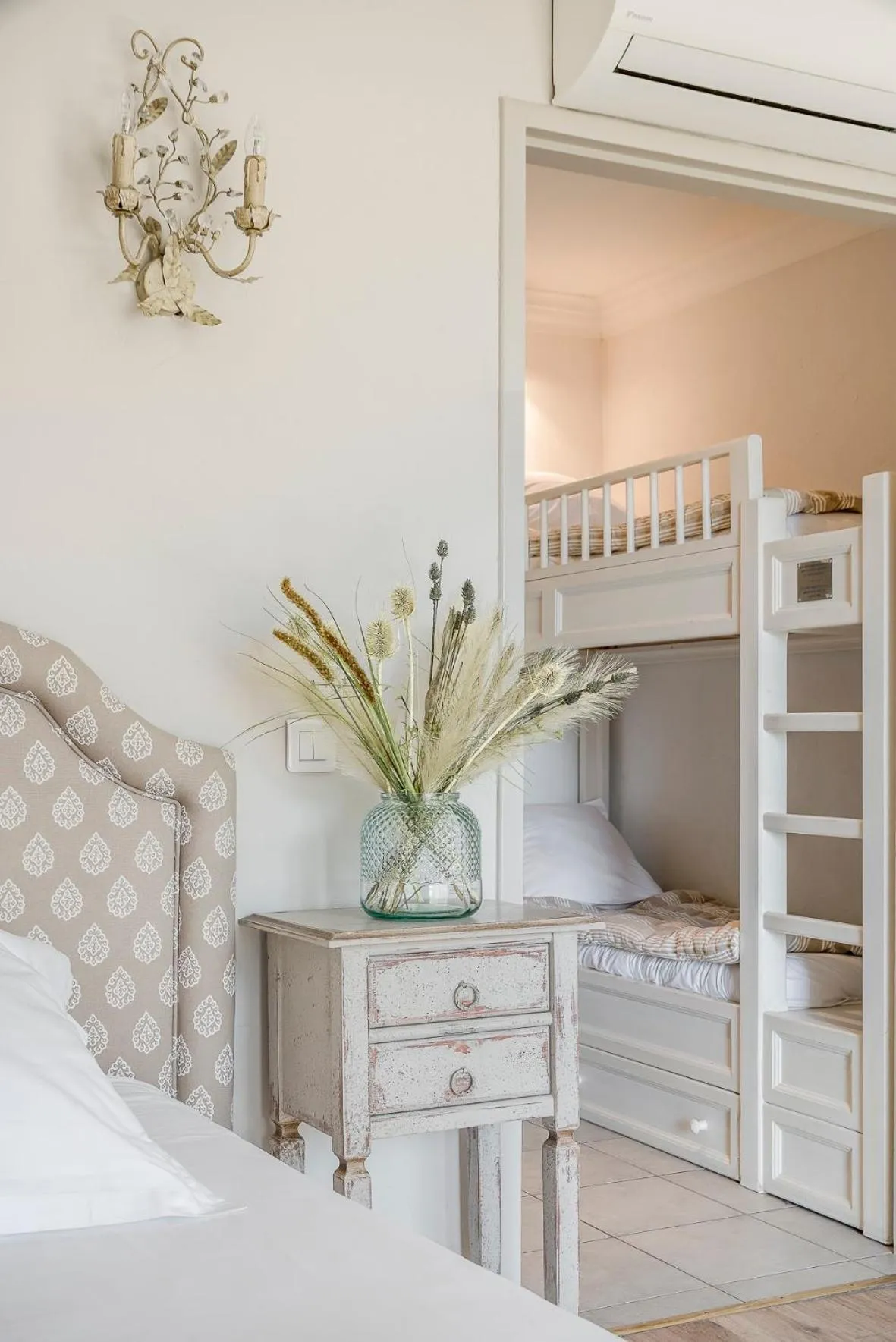 Bedroom, Bed in Hôtel la Magnaneraie