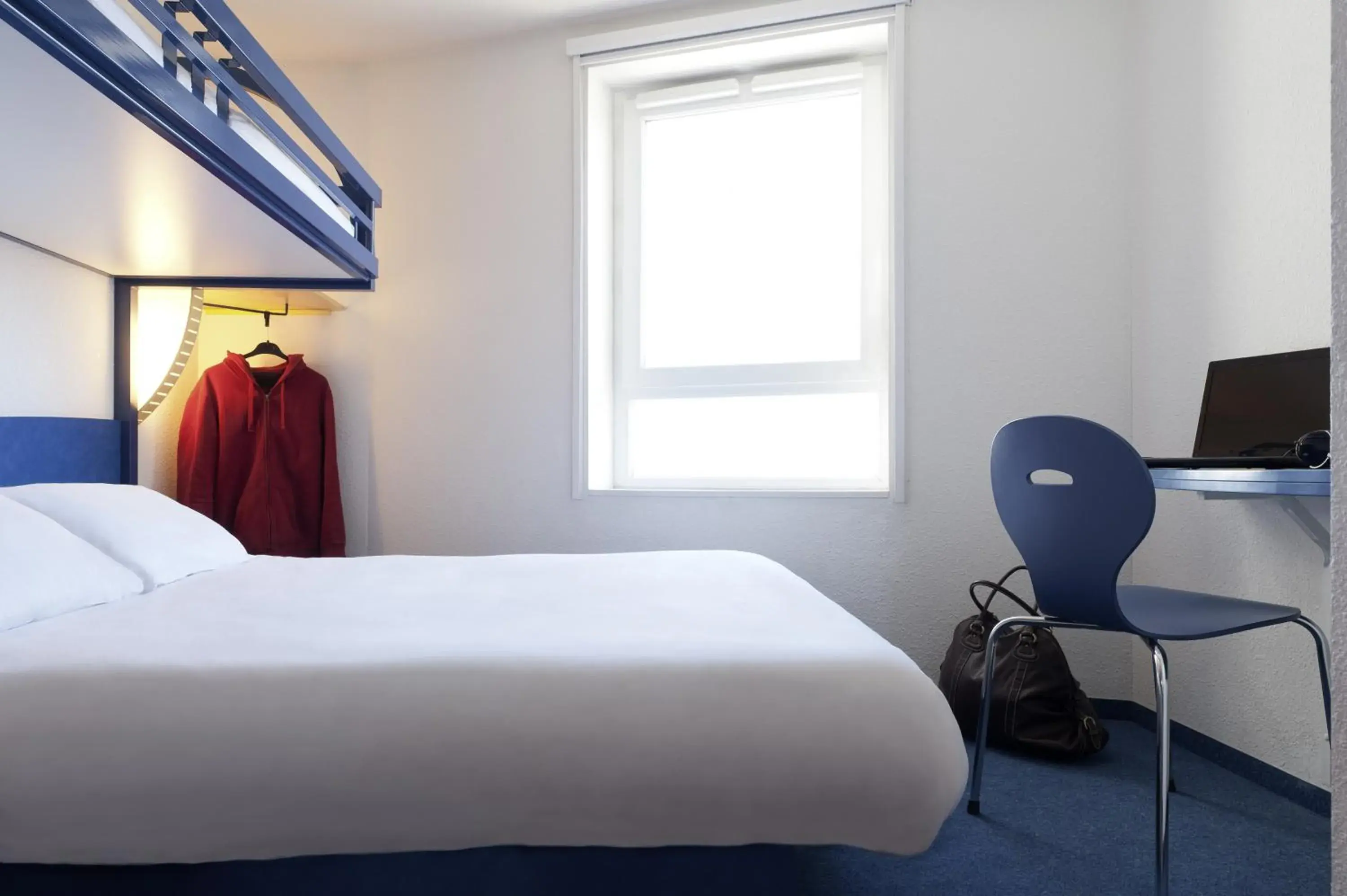 Bed in Ibis Budget Orly Chevilly Tram 7