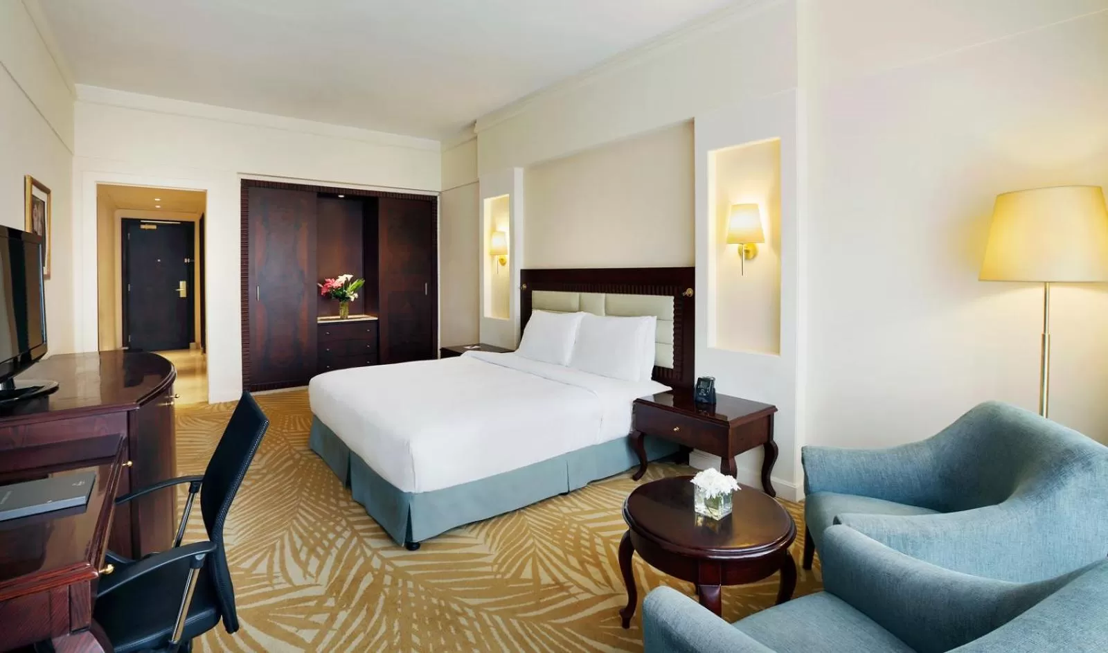 Bed in Hilton Alexandria Green Plaza