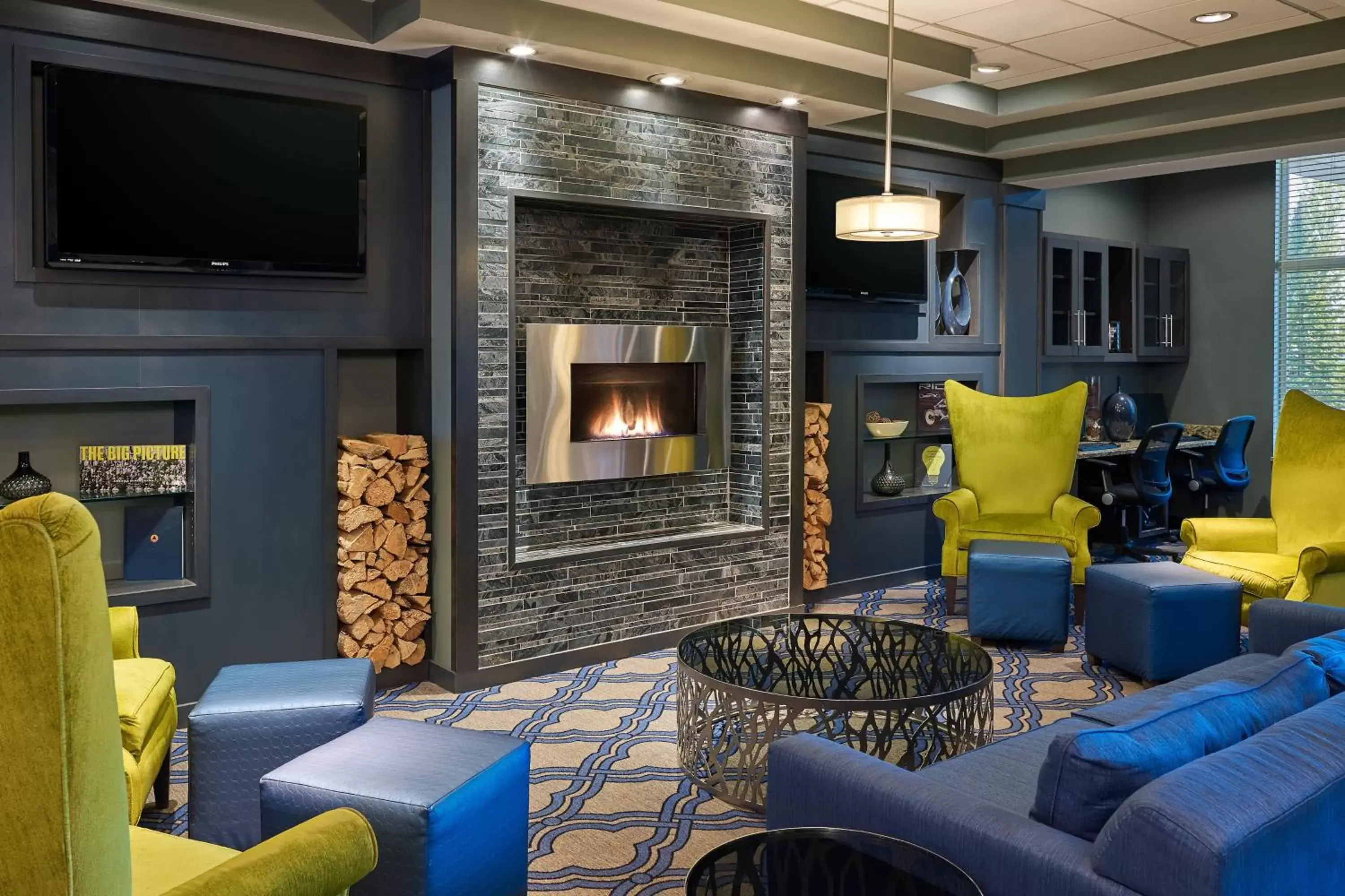 Lobby or reception, Seating Area in Four Points by Sheraton Williston