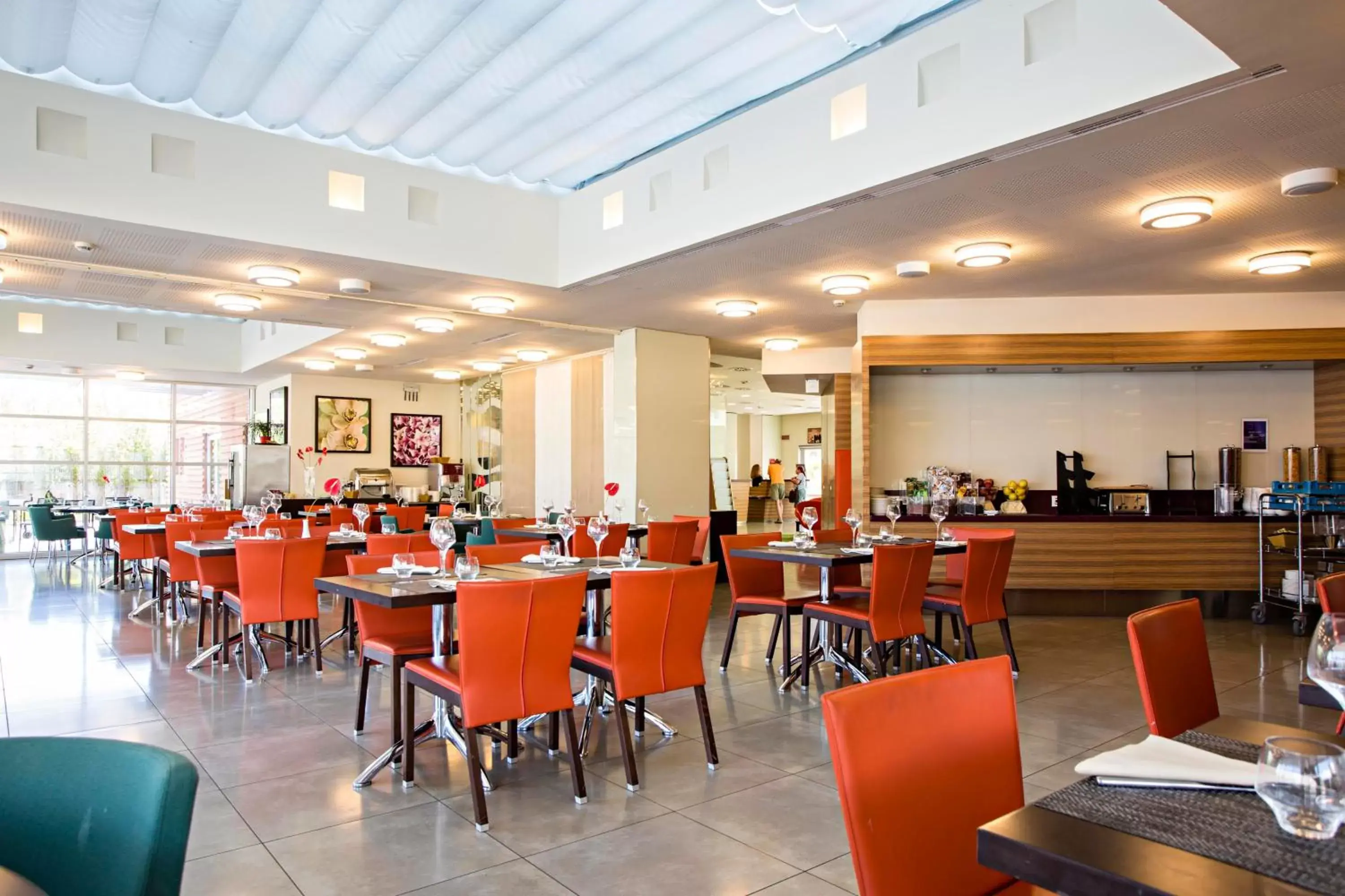 Restaurant/Places to Eat in Novotel Salerno Est Arechi