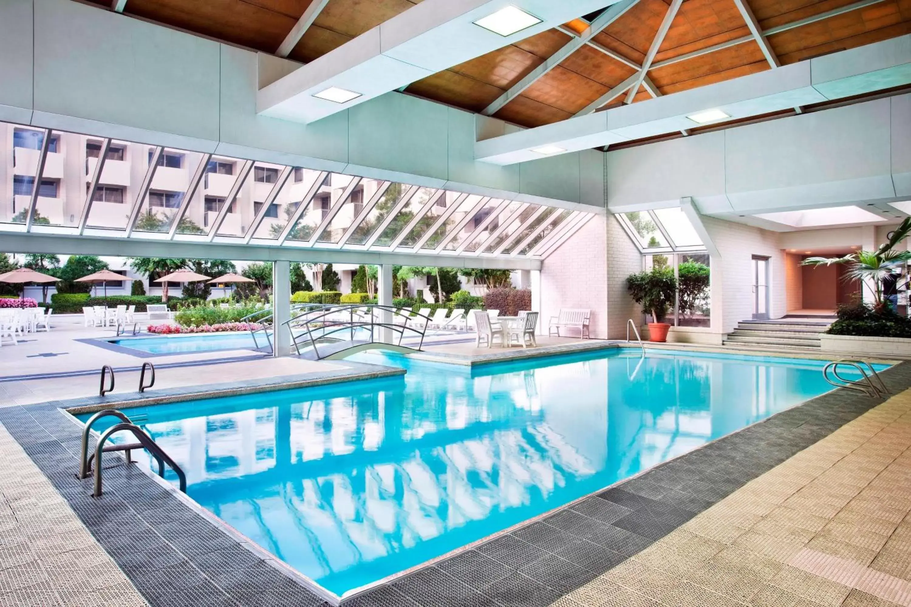 Swimming Pool in Sheraton Greensboro