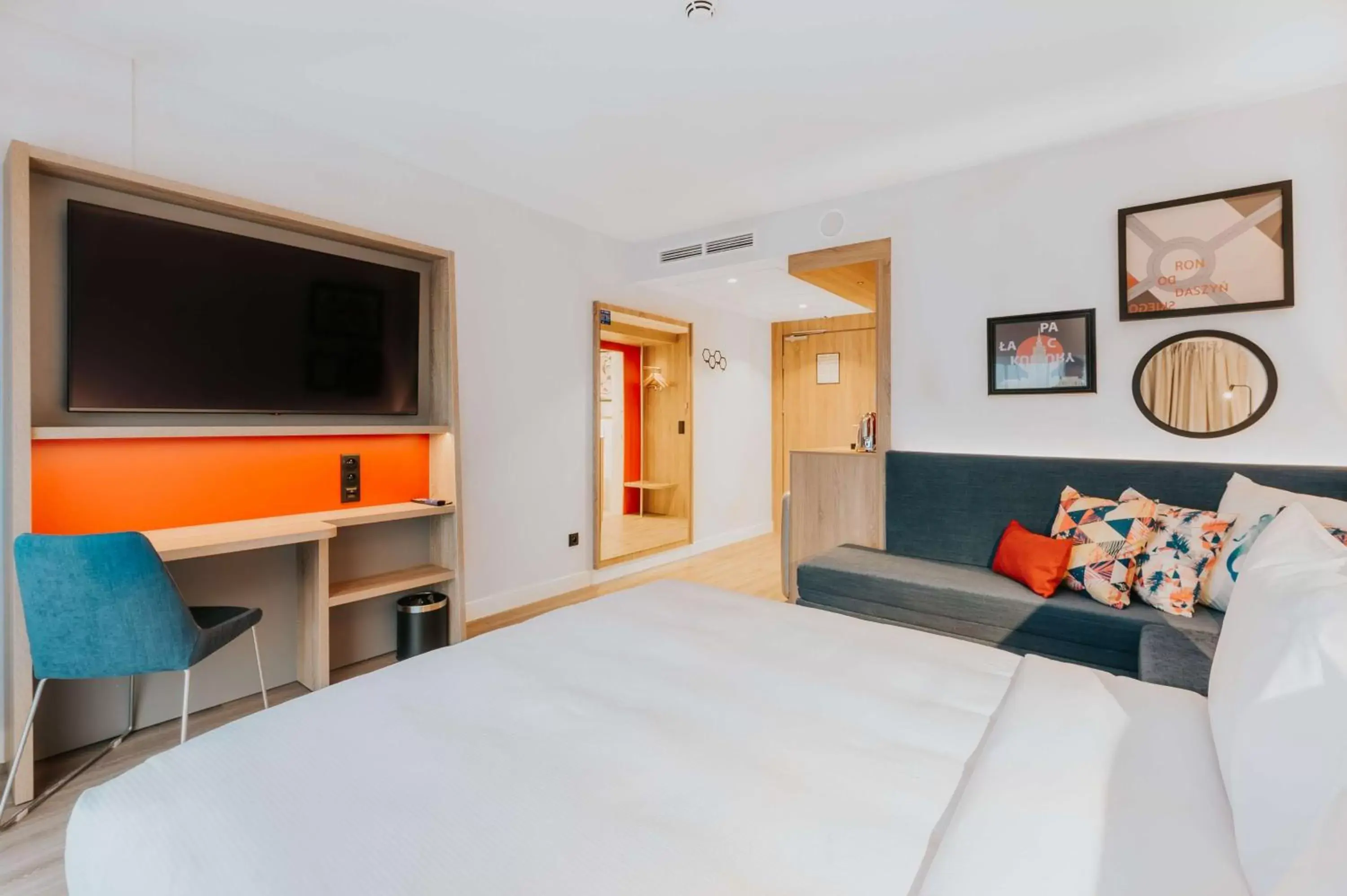 Bedroom, Bed in Hampton By Hilton Warsaw Reduta