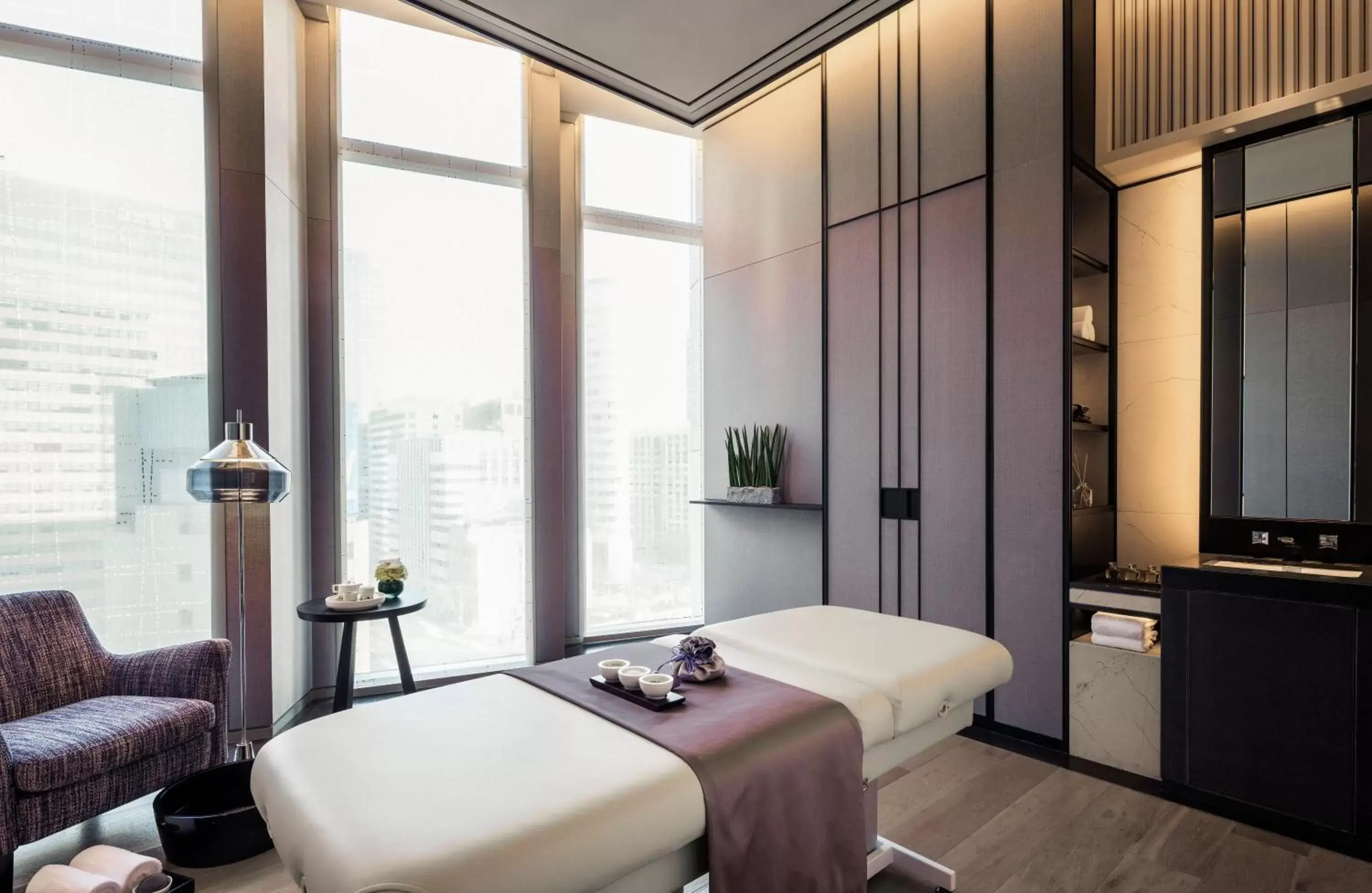 Massage, Bathroom in Four Seasons Hotel Seoul