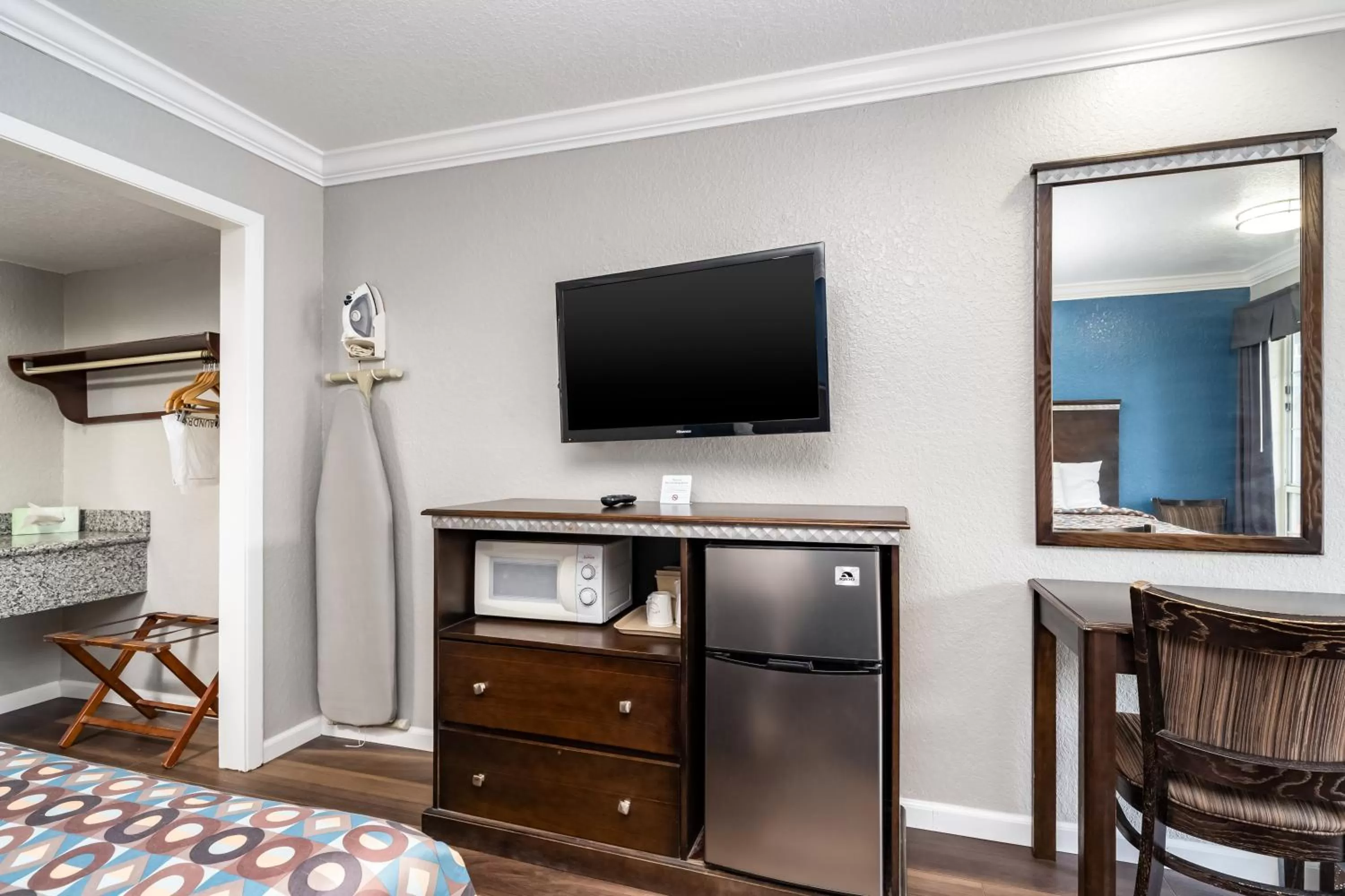 TV and multimedia, Bed in GatorTown Inn