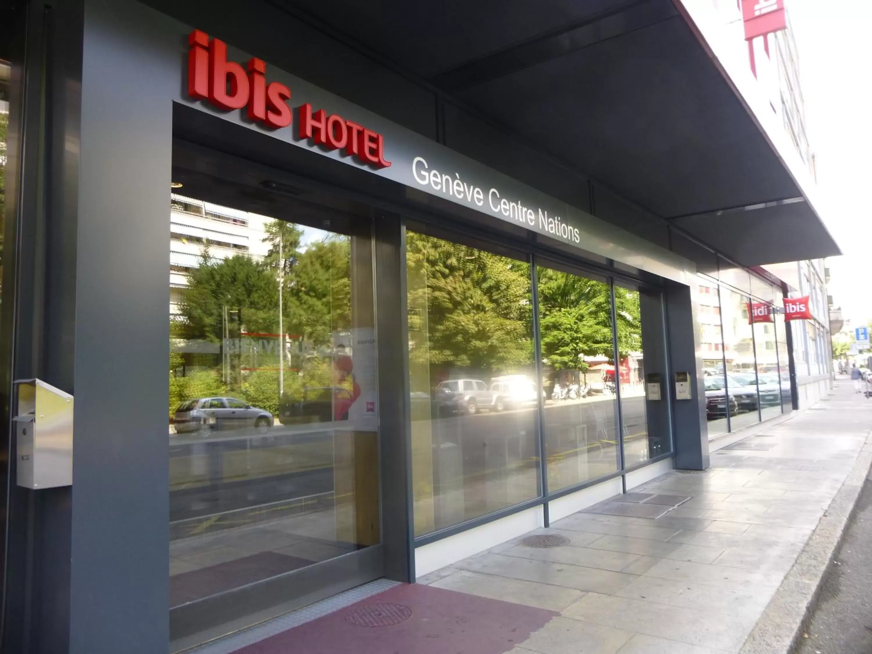 Street view, Facade/Entrance in ibis Genève Centre Nations