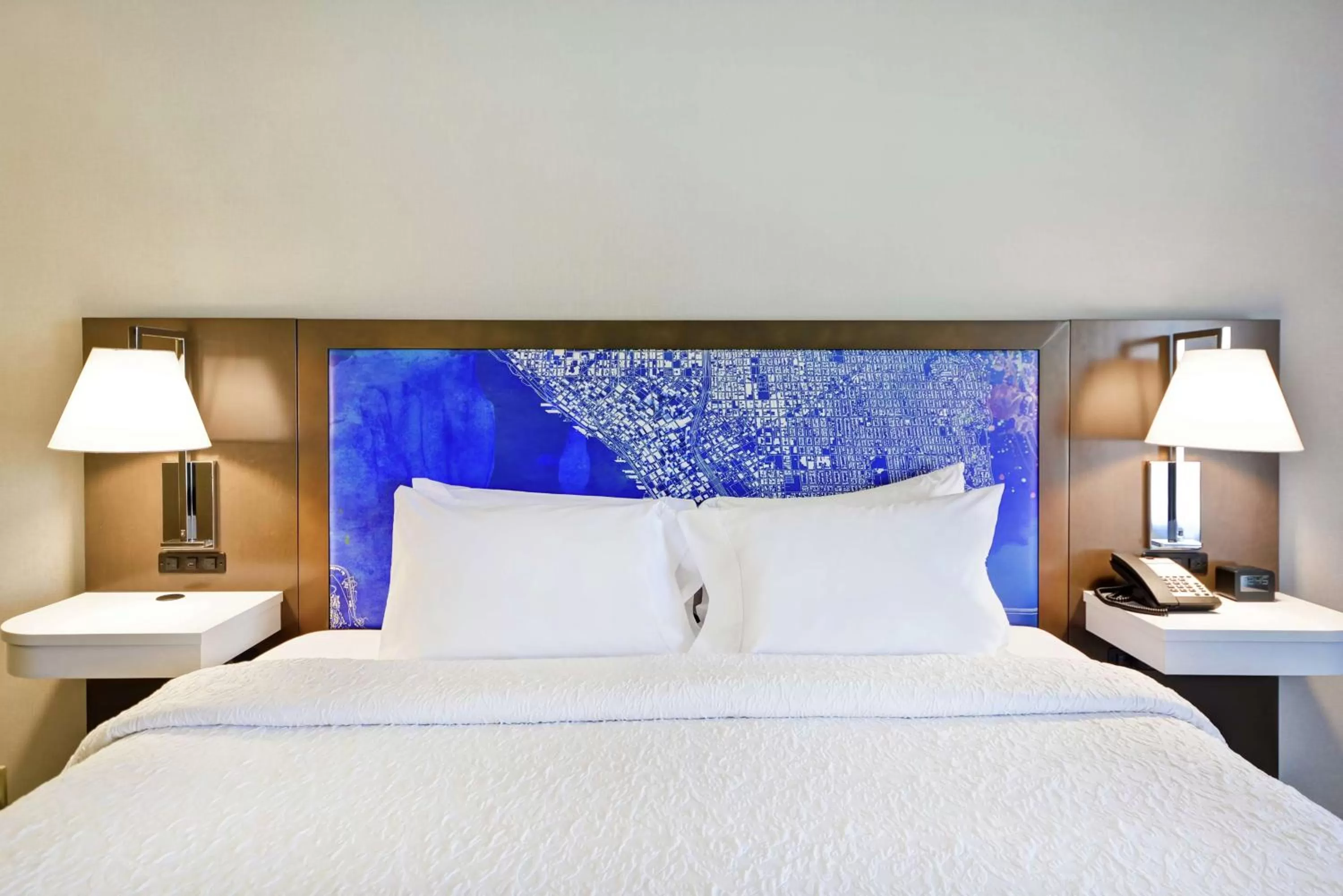 Bed in Hampton Inn Seattle/Southcenter