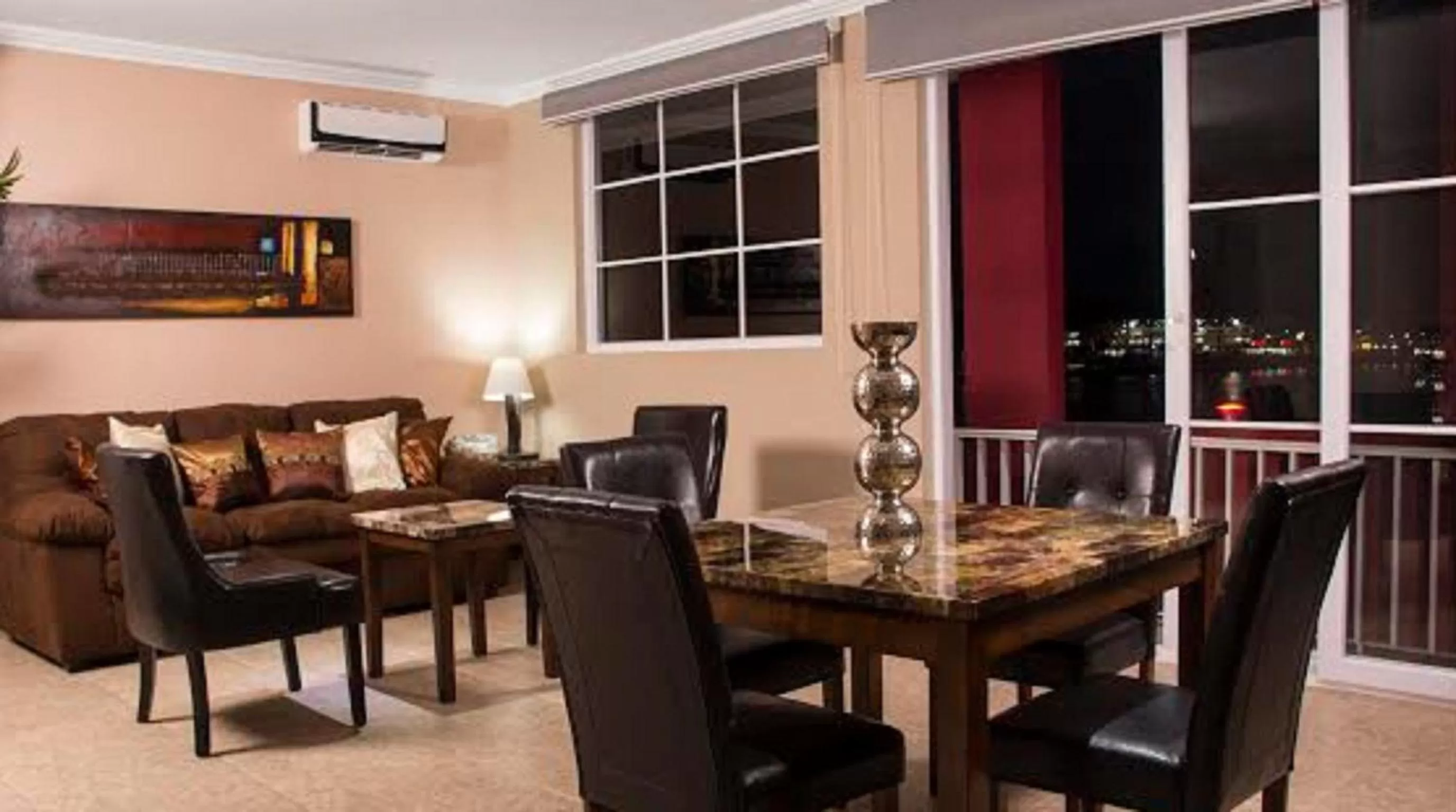 Dining area in Ramada by Wyndham Tikal Isla de Flores