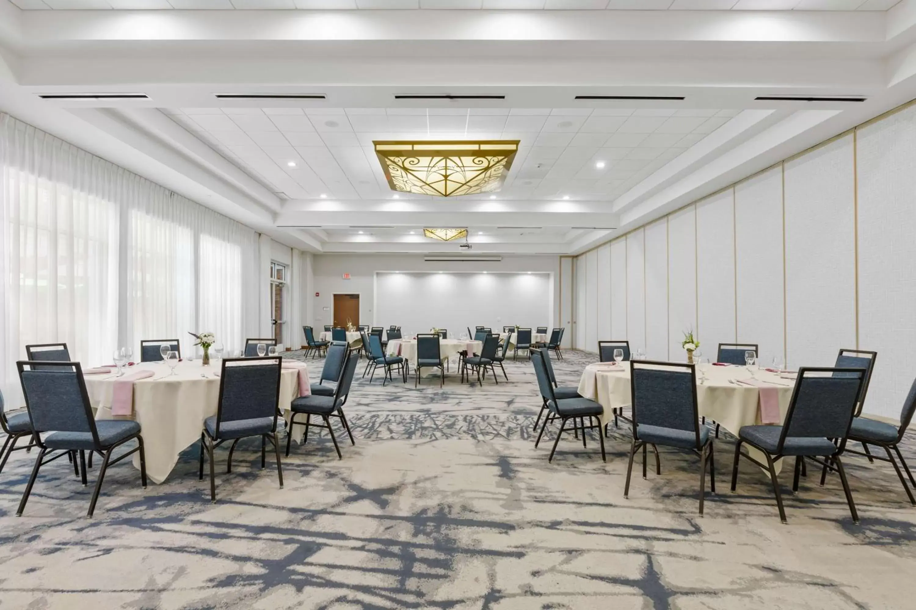 Meeting/conference room, Restaurant/Places to Eat in Hilton Garden Inn Auburn