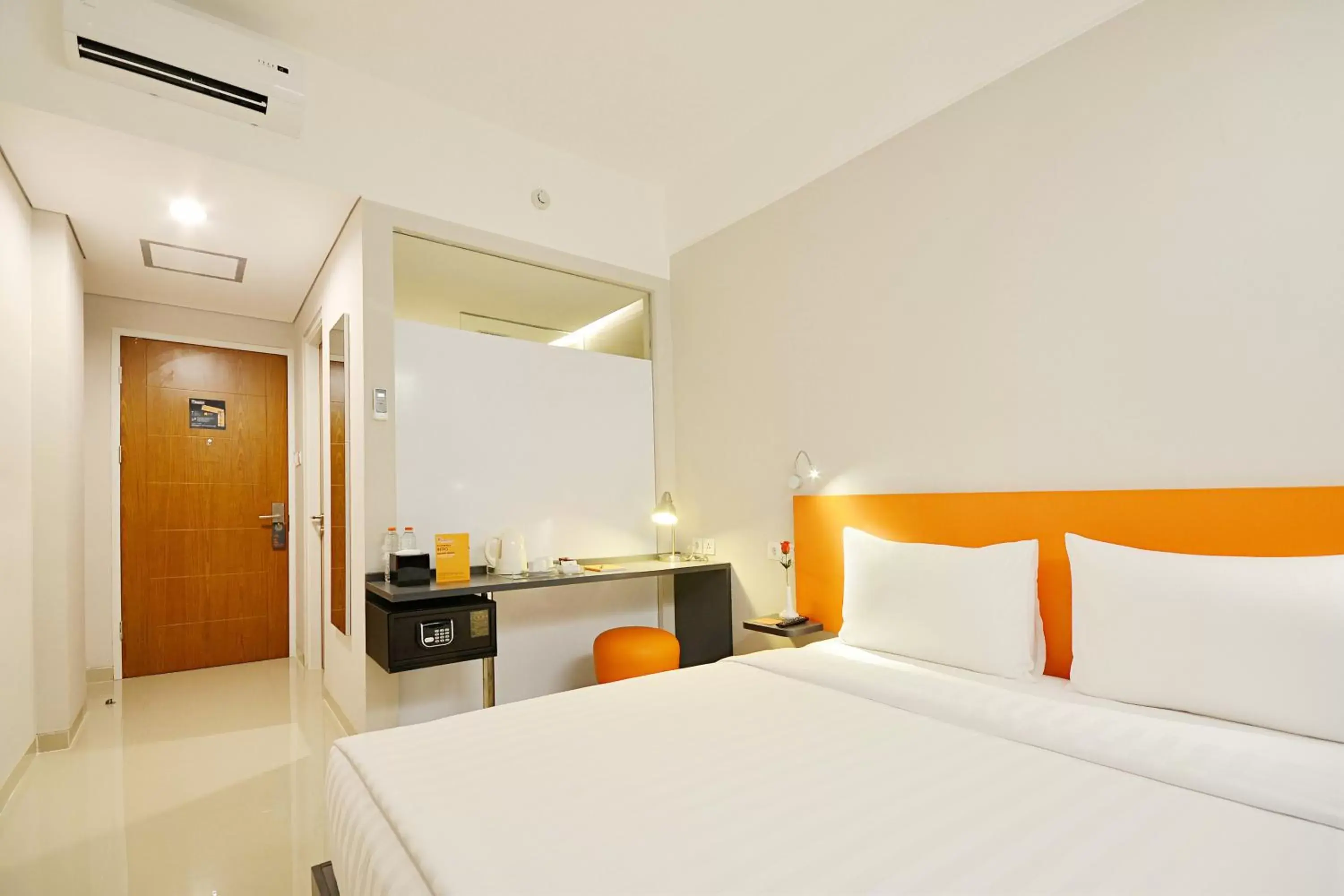 Photo of the whole room, Bed in TreePark Banjarmasin