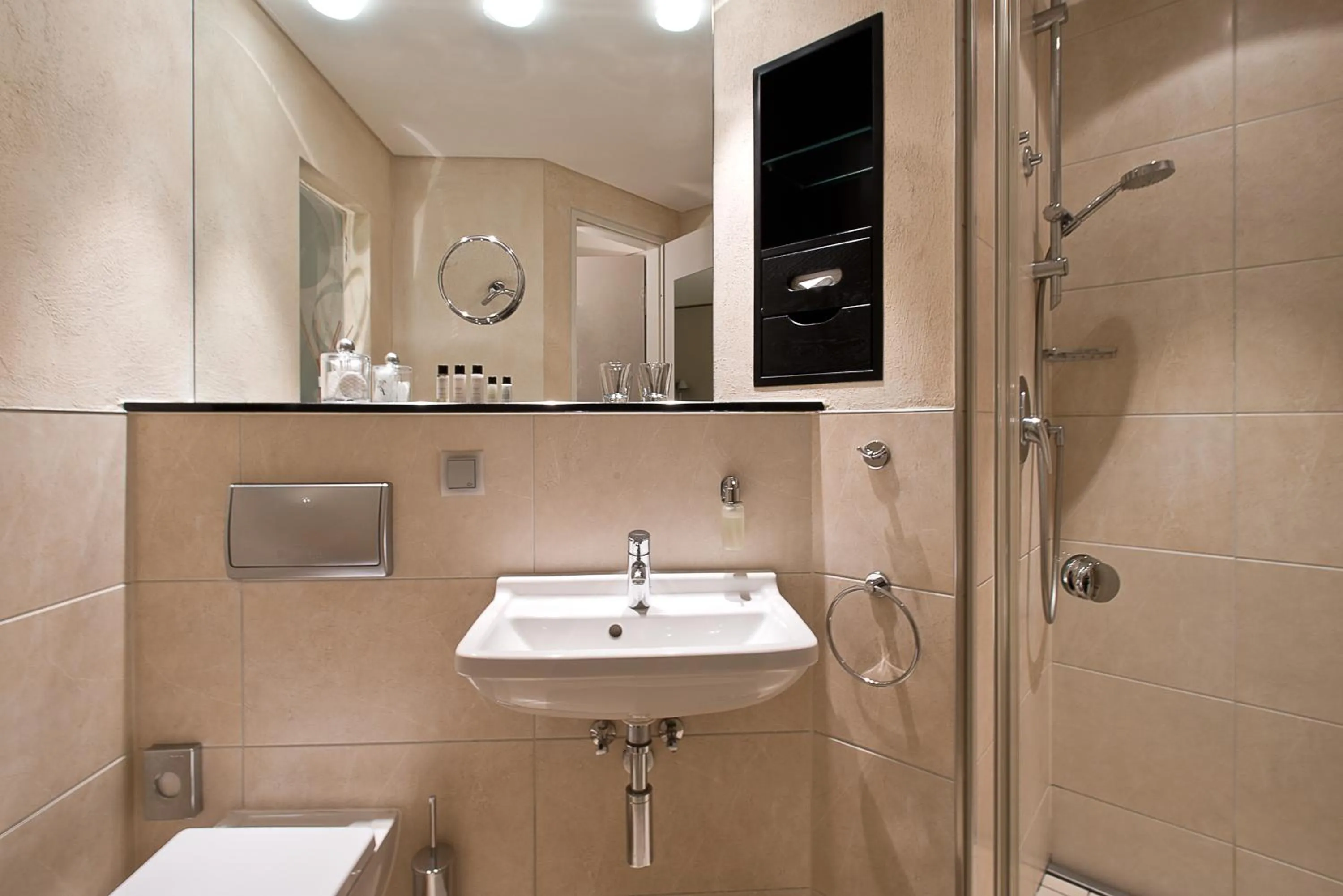 Toilet in Hotel AM MEER & Spa