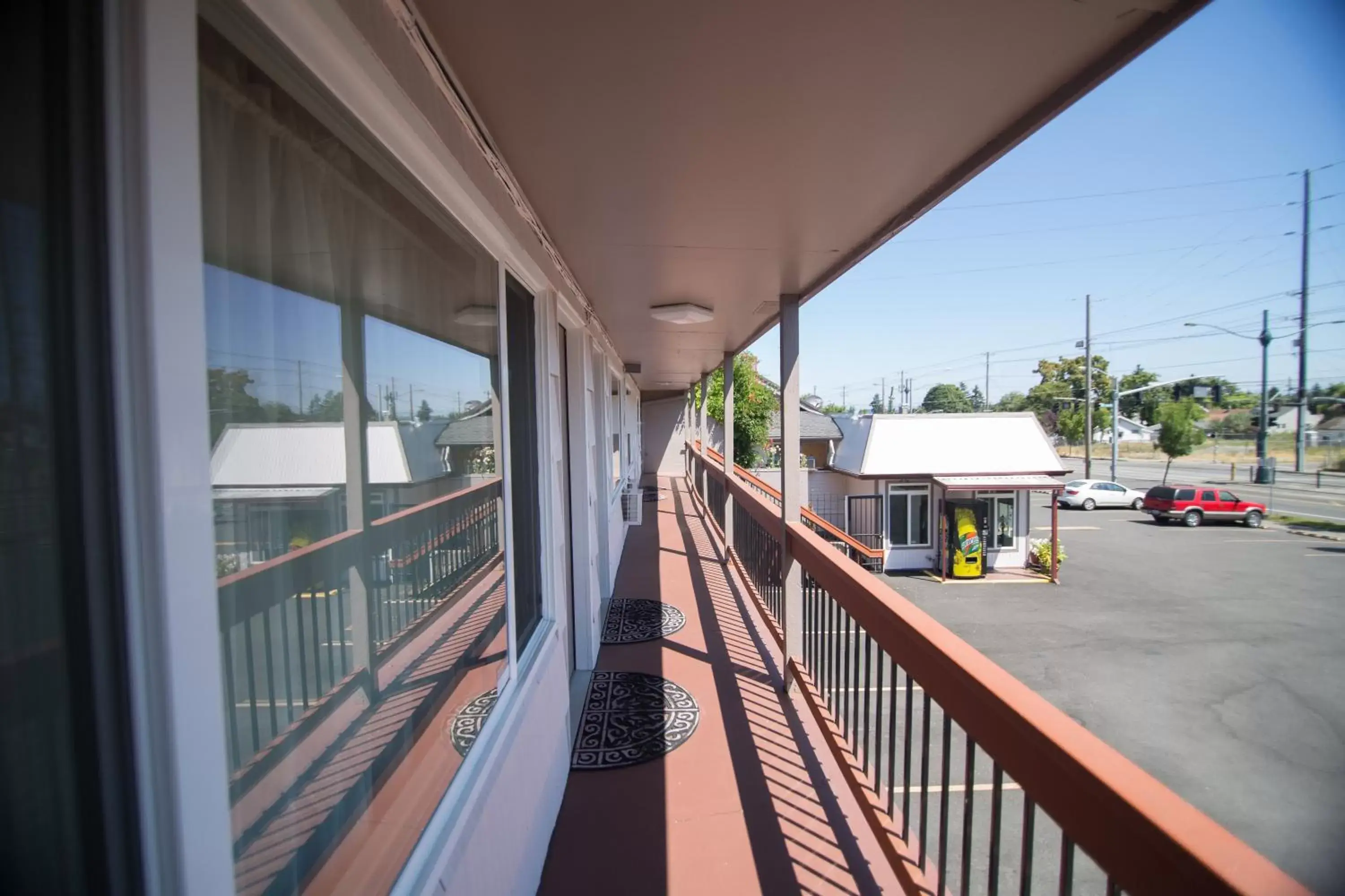 Property building, Balcony/Terrace in Viking Motel