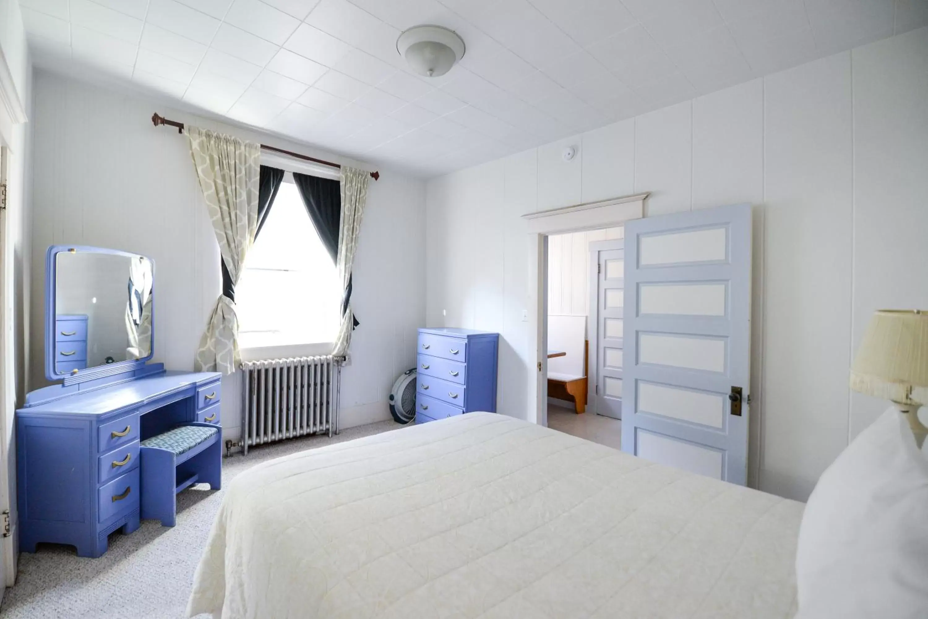 Bed in Brown & Hawkins Historical Apartments