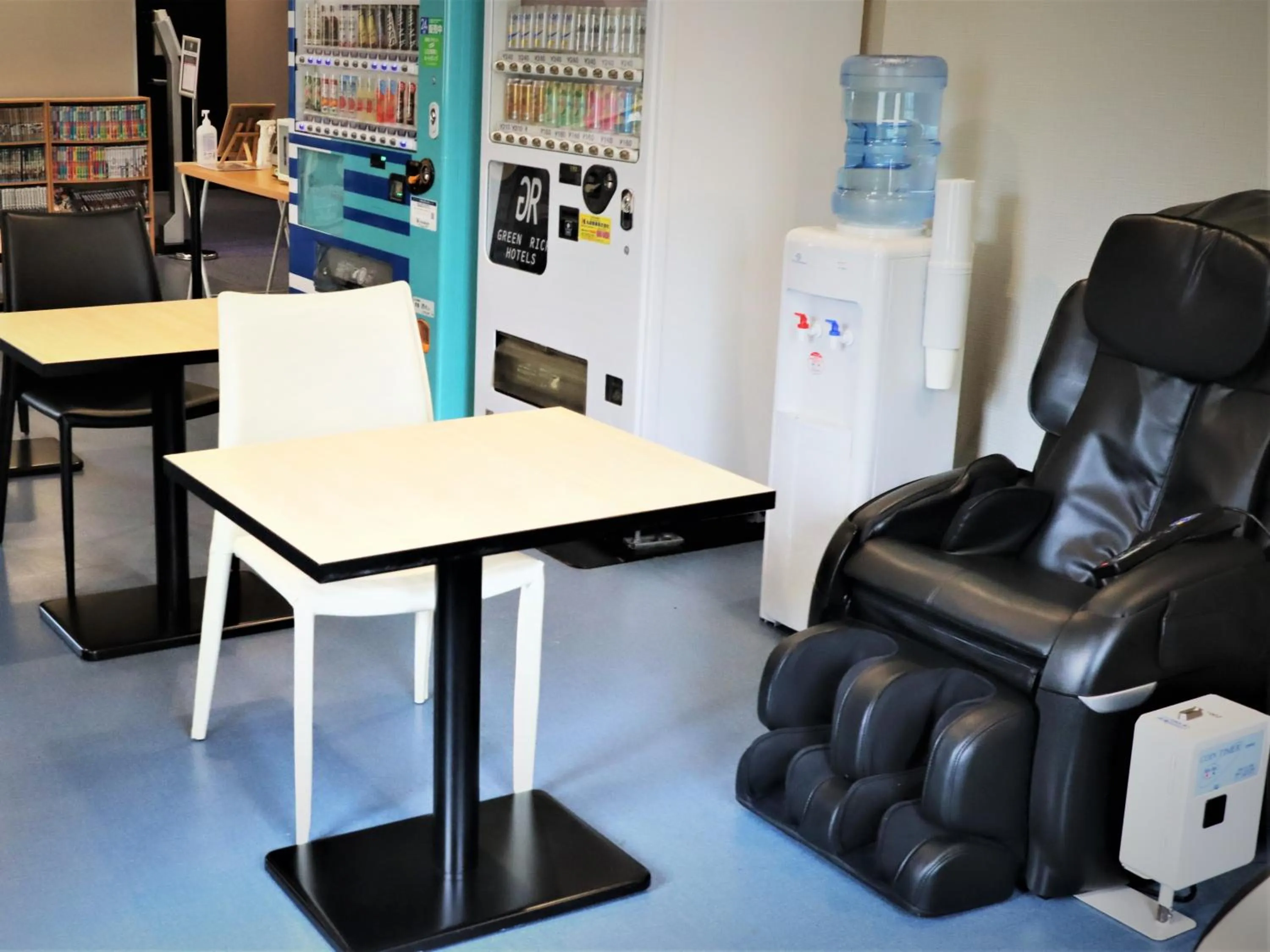 Communal lounge/ TV room in Green Rich Hotel & Capsule Naha - Artificial hot spring Futamata Yunohana