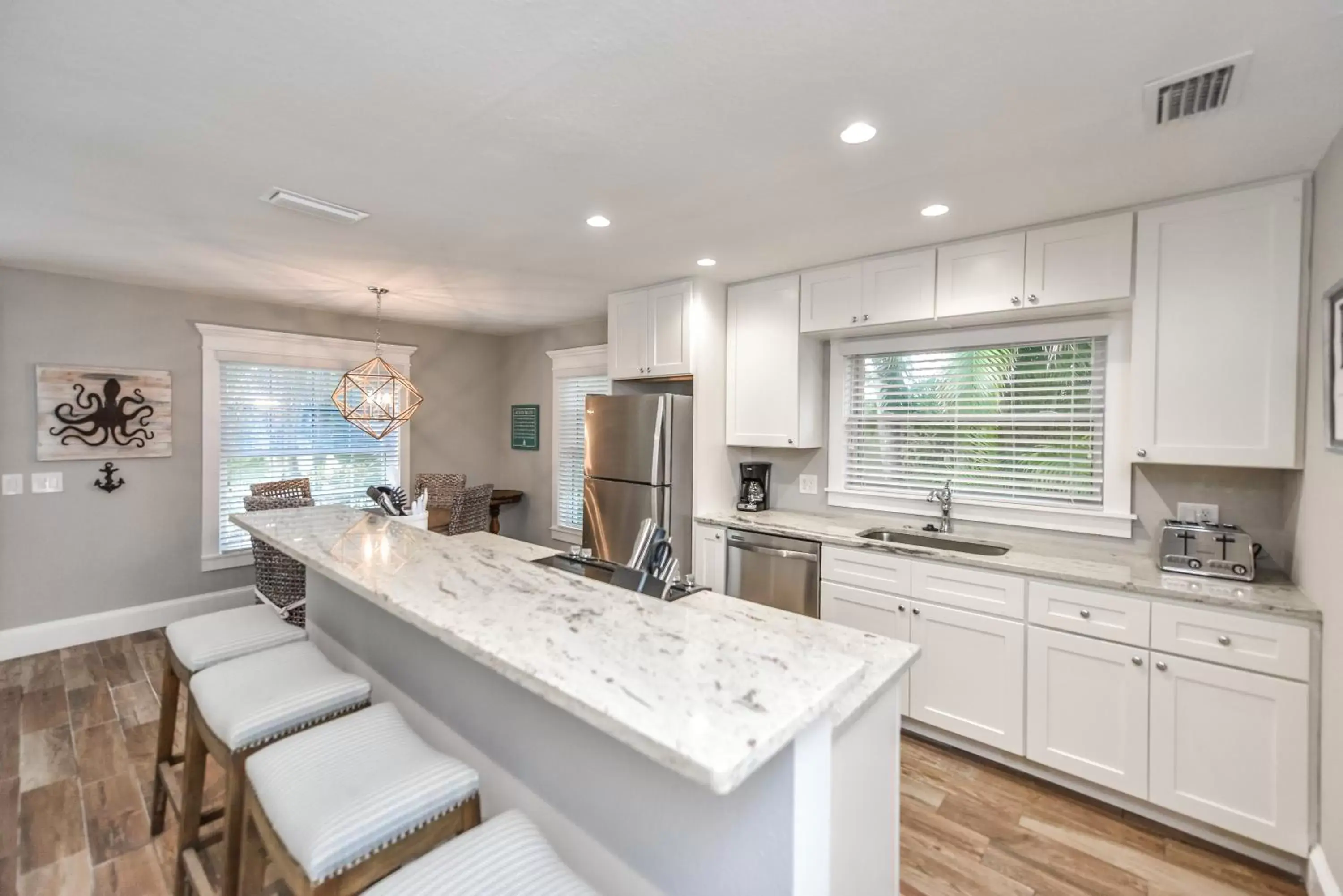 Kitchen or kitchenette, Kitchen/Kitchenette in Tropical Breeze Resort