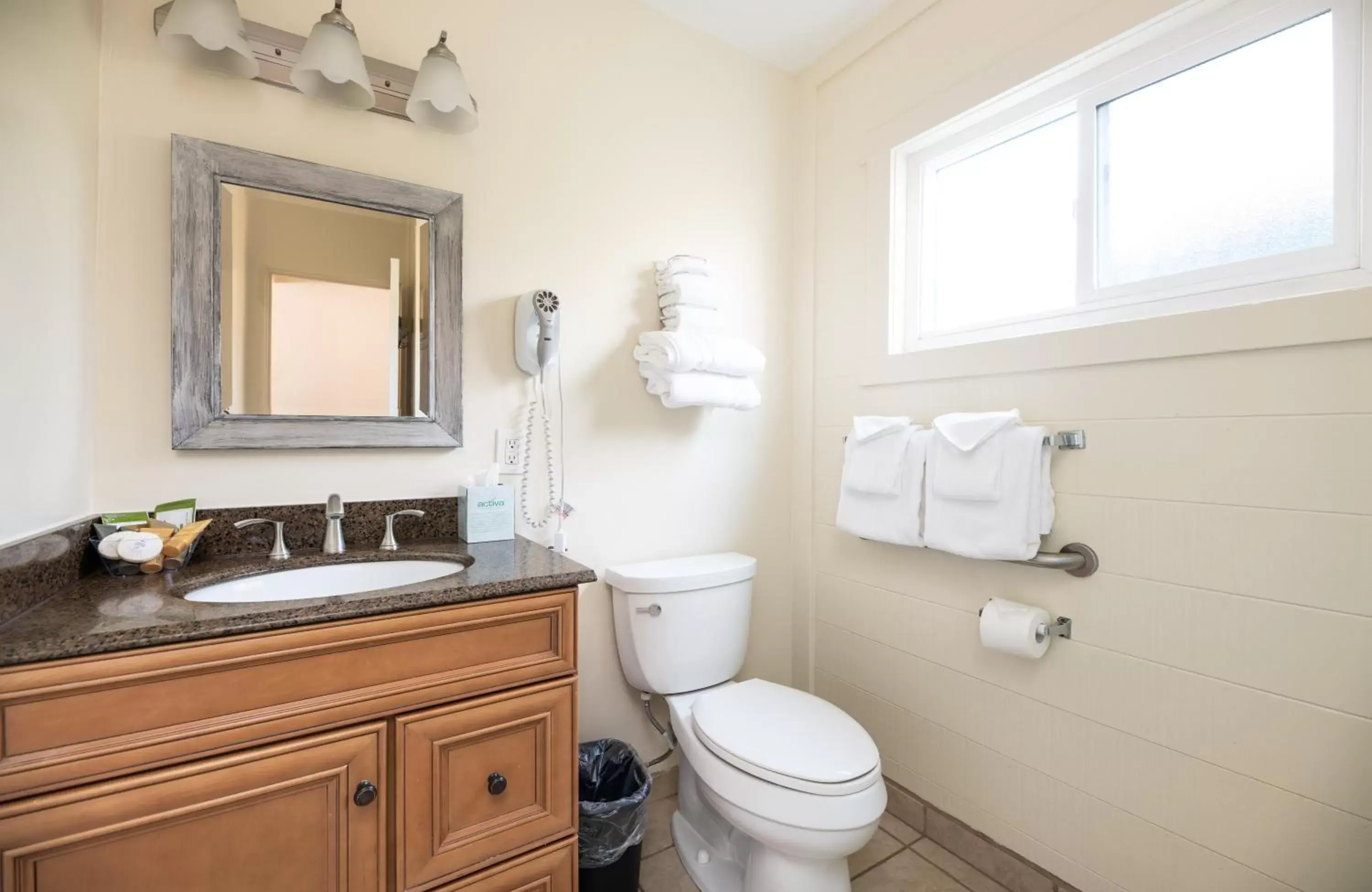 Bathroom in Villa Franca Inn