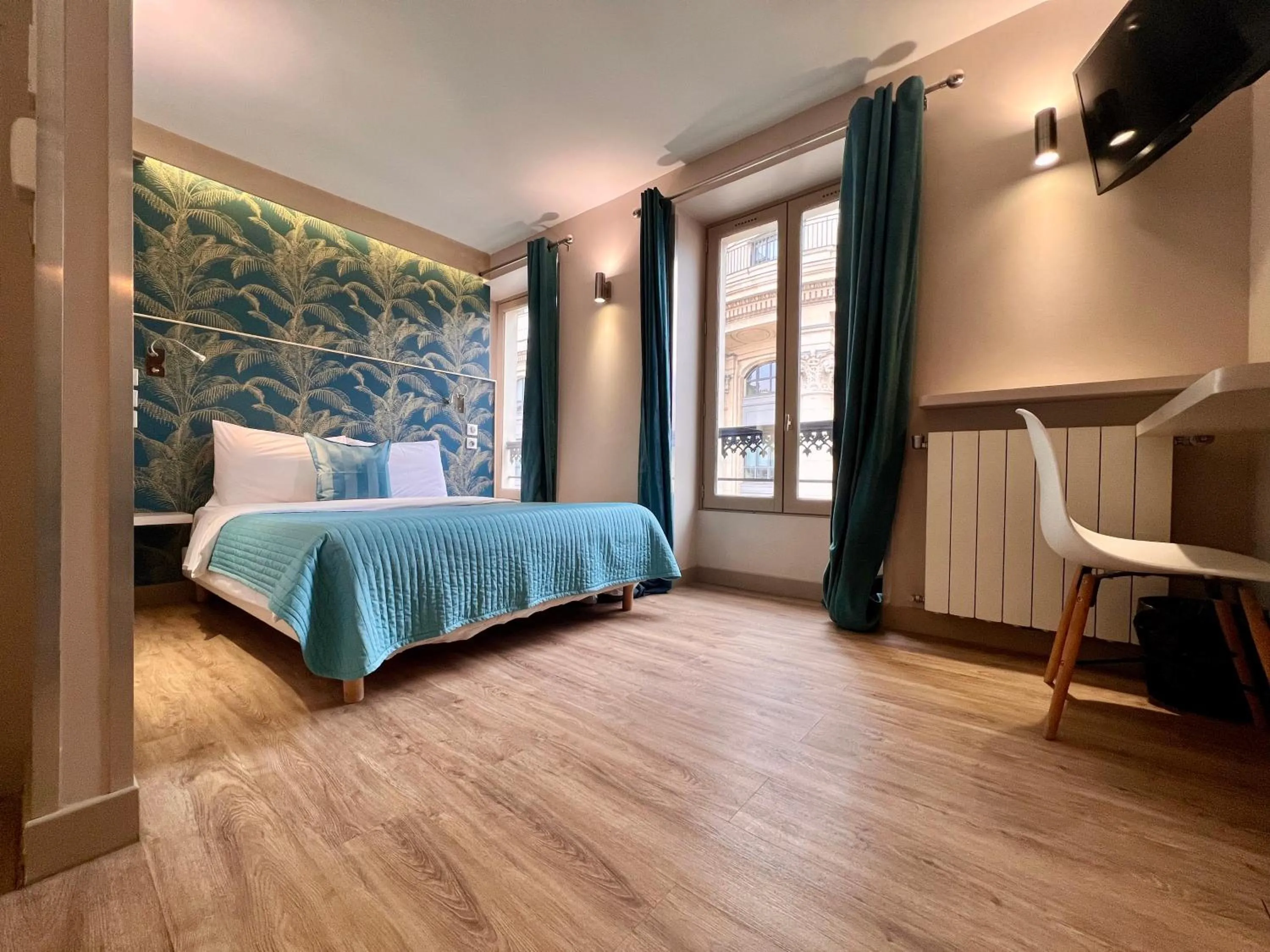 TV and multimedia, Bed in Hotel Nation Montmartre