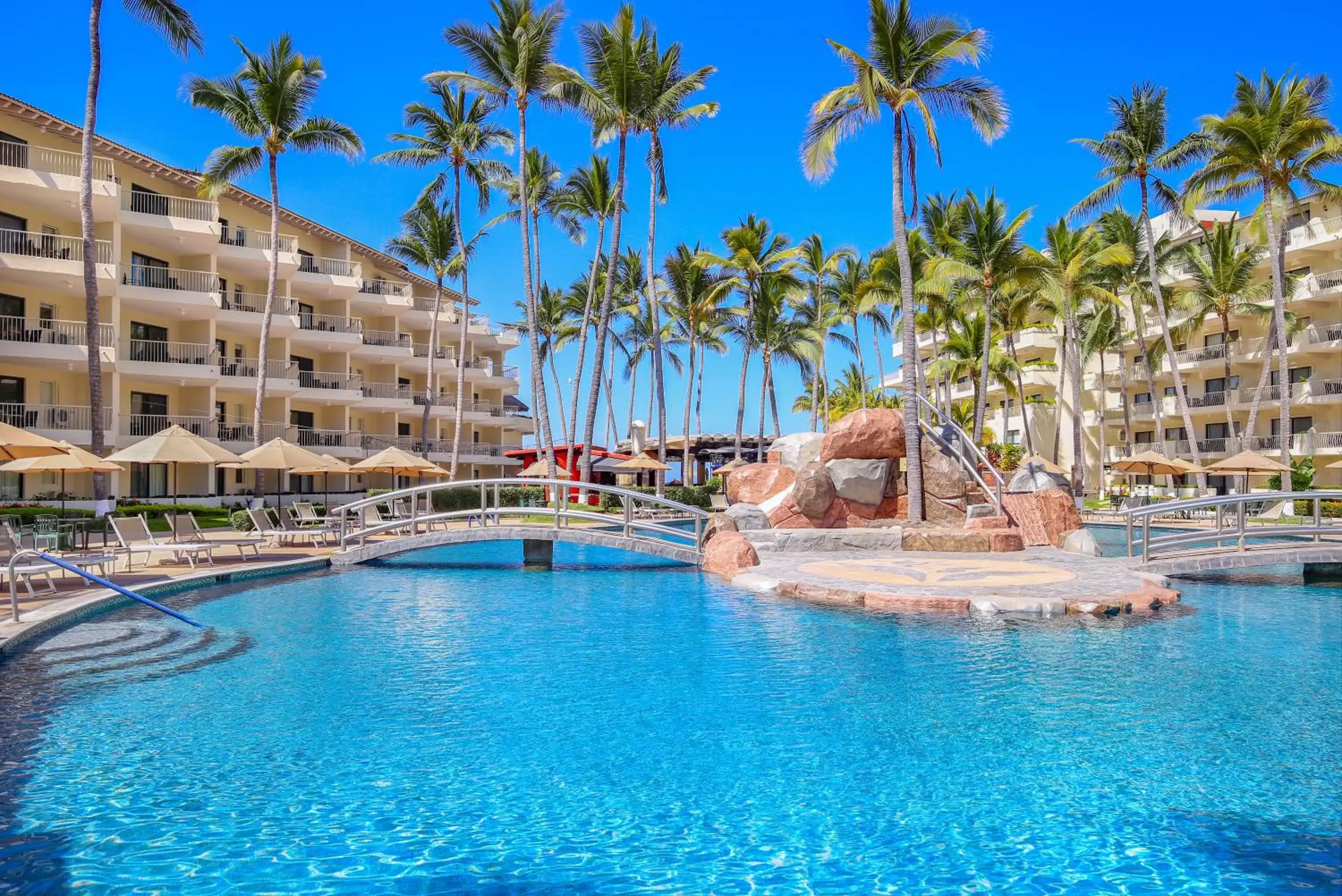 Swimming pool, Property Building in Villa del Palmar Beach Resort & Spa Puerto Vallarta