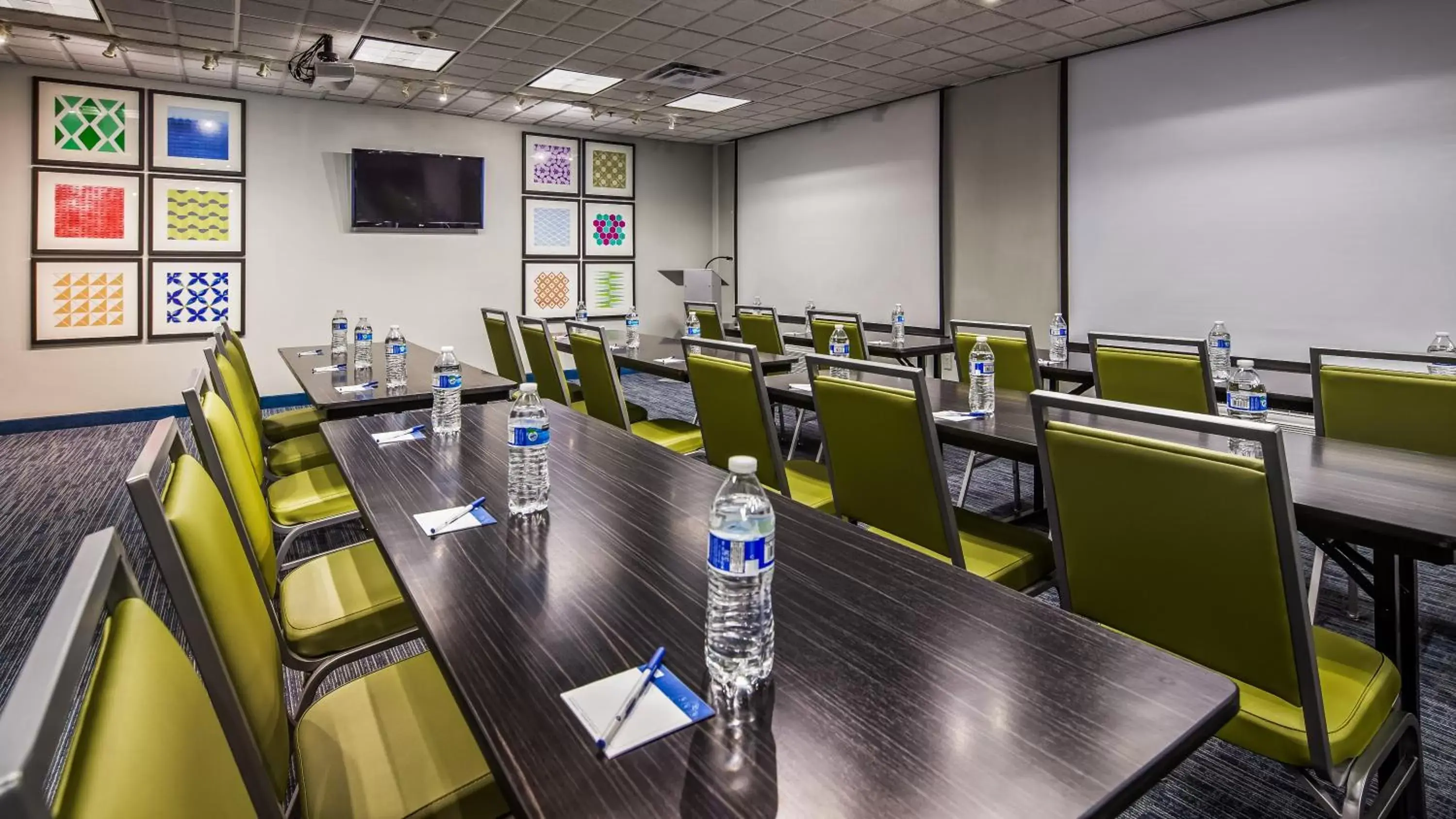 Meeting/conference room in Holiday Inn Express Hotel & Suites Detroit - Farmington Hills, an IHG Hotel