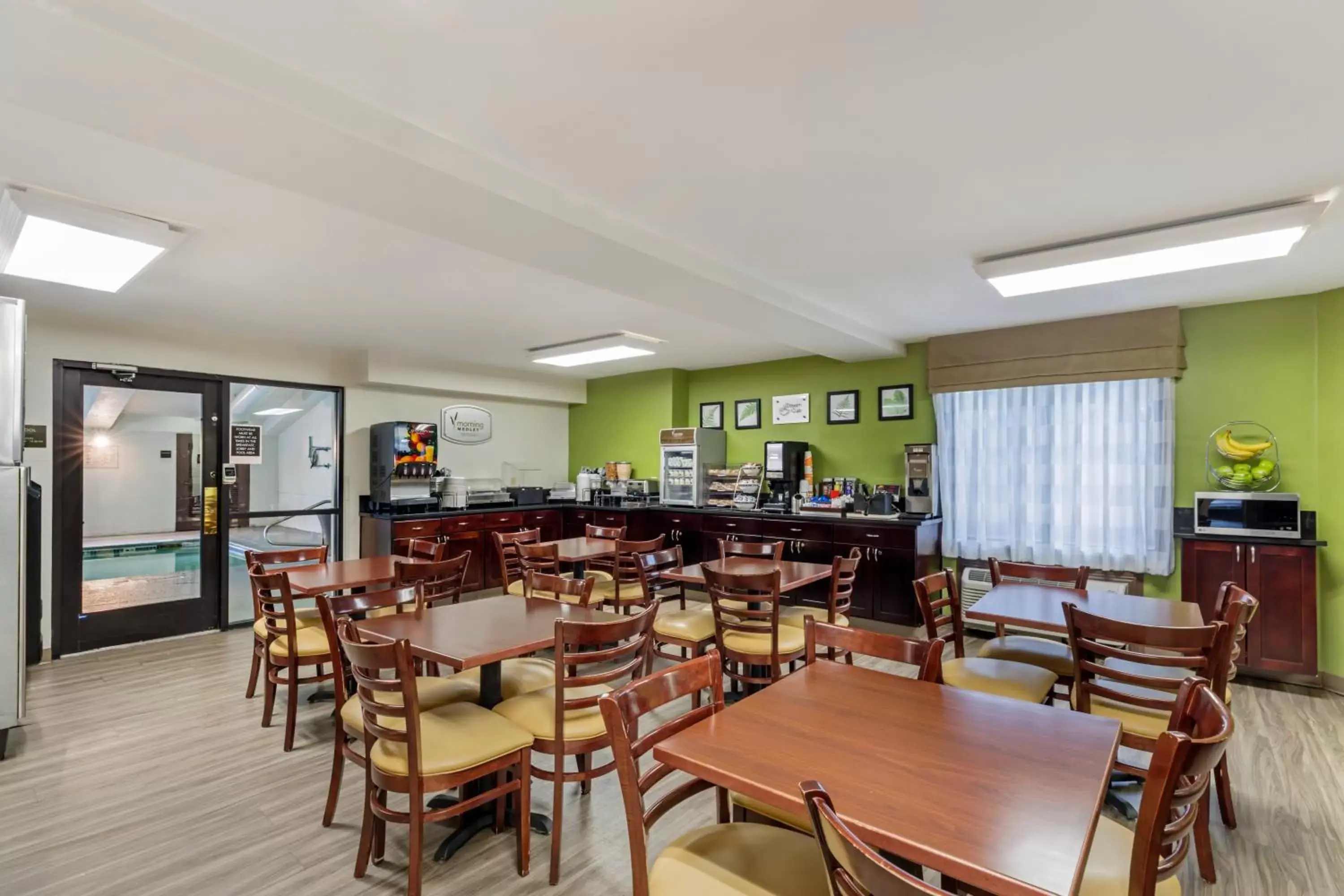 Coffee/tea facilities, Restaurant/Places to Eat in Sleep Inn Denver Tech Greenwood Village