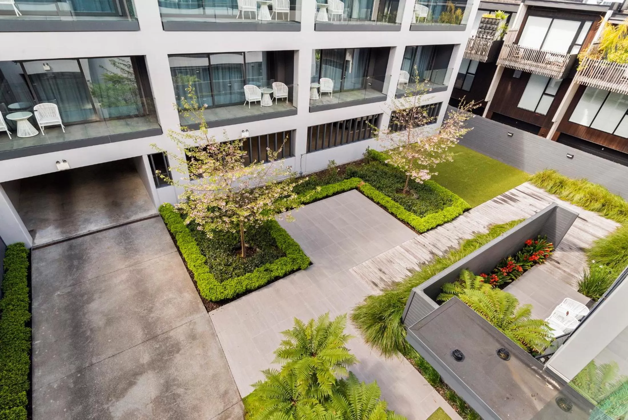 Inner courtyard view in FERNZ Motel & Apartments Birkenhead