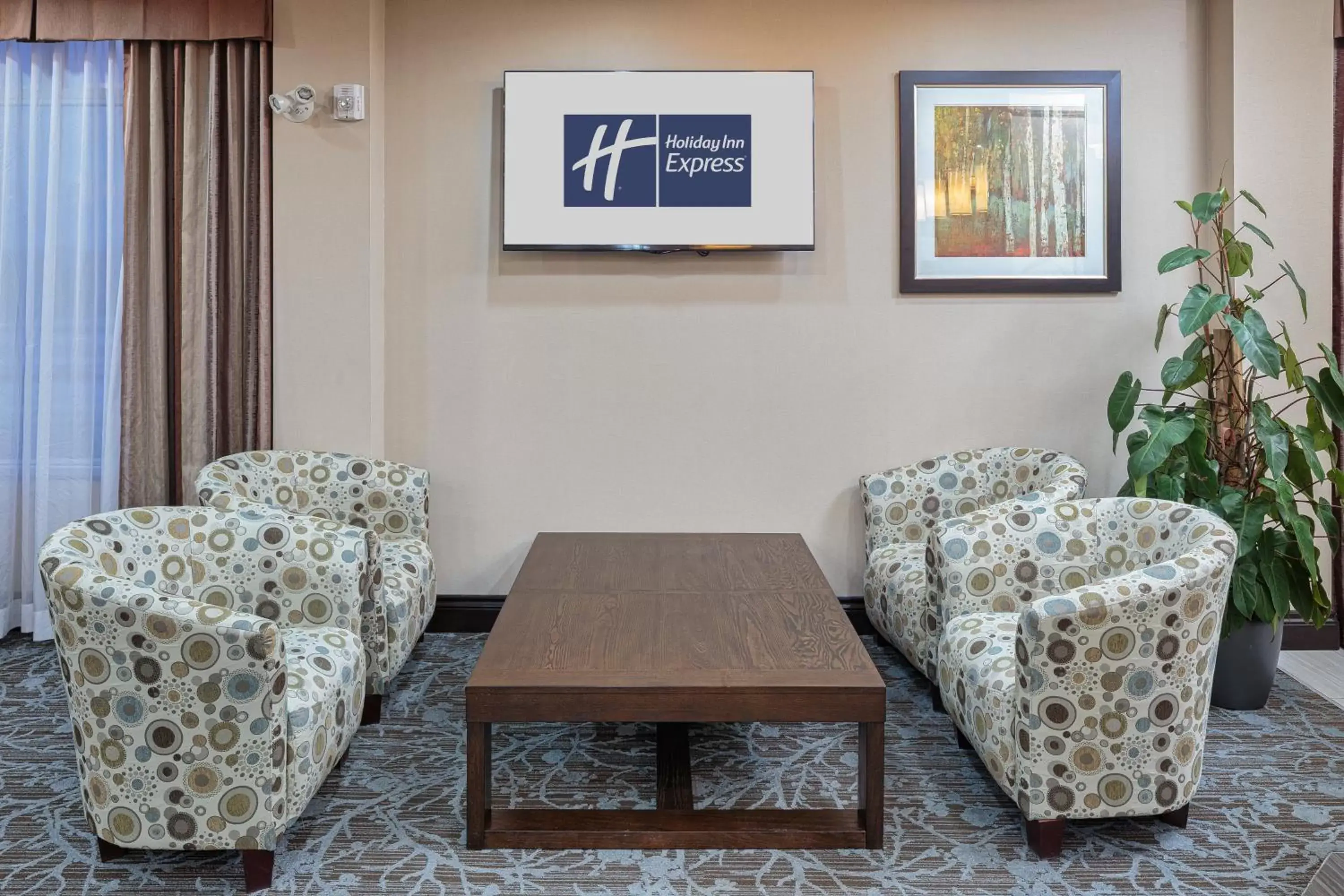 Property building, Seating Area in Holiday Inn Express & Suites Ottawa East-Orleans, an IHG Hotel