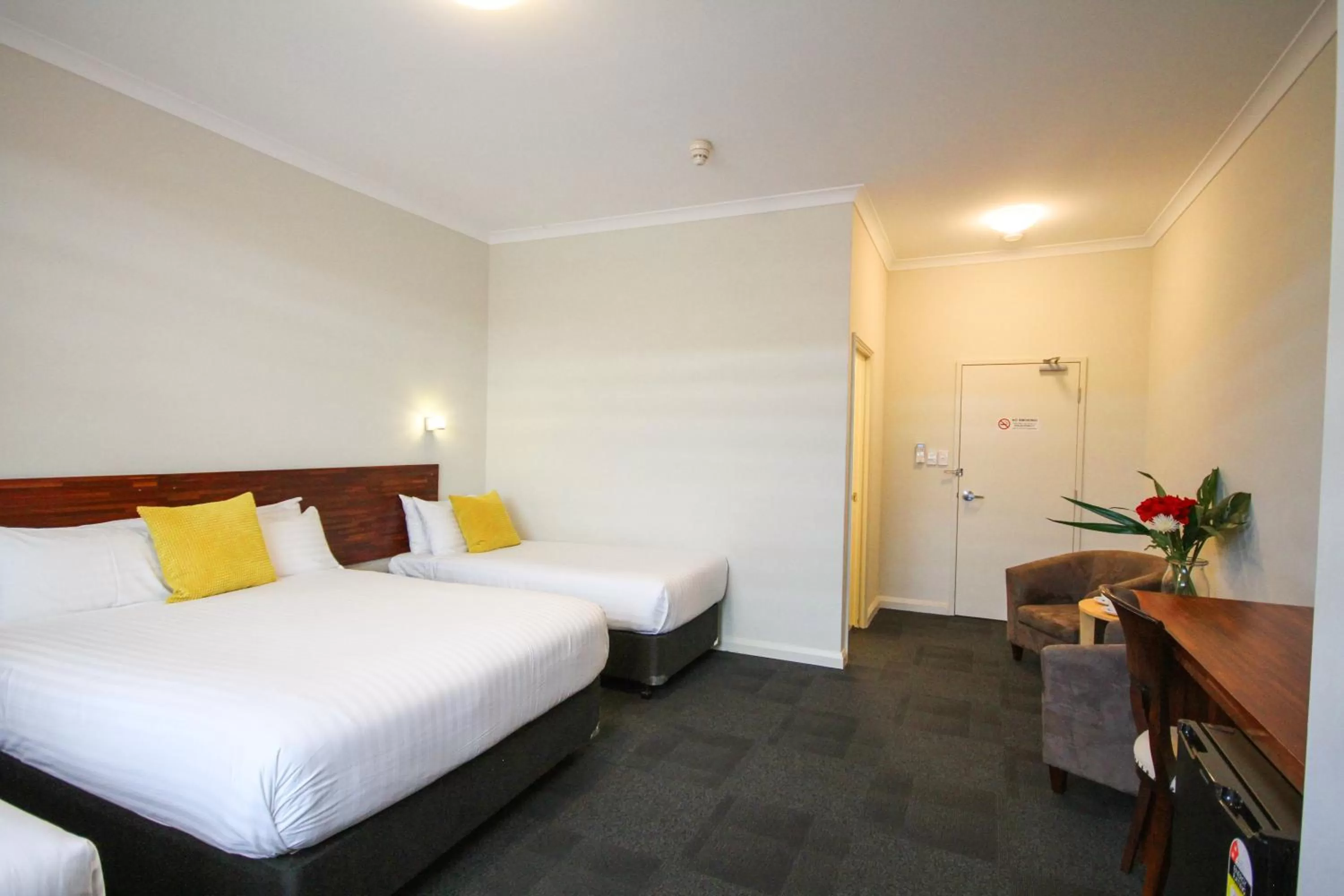 Photo of the whole room, Bed in Gallery Hotel