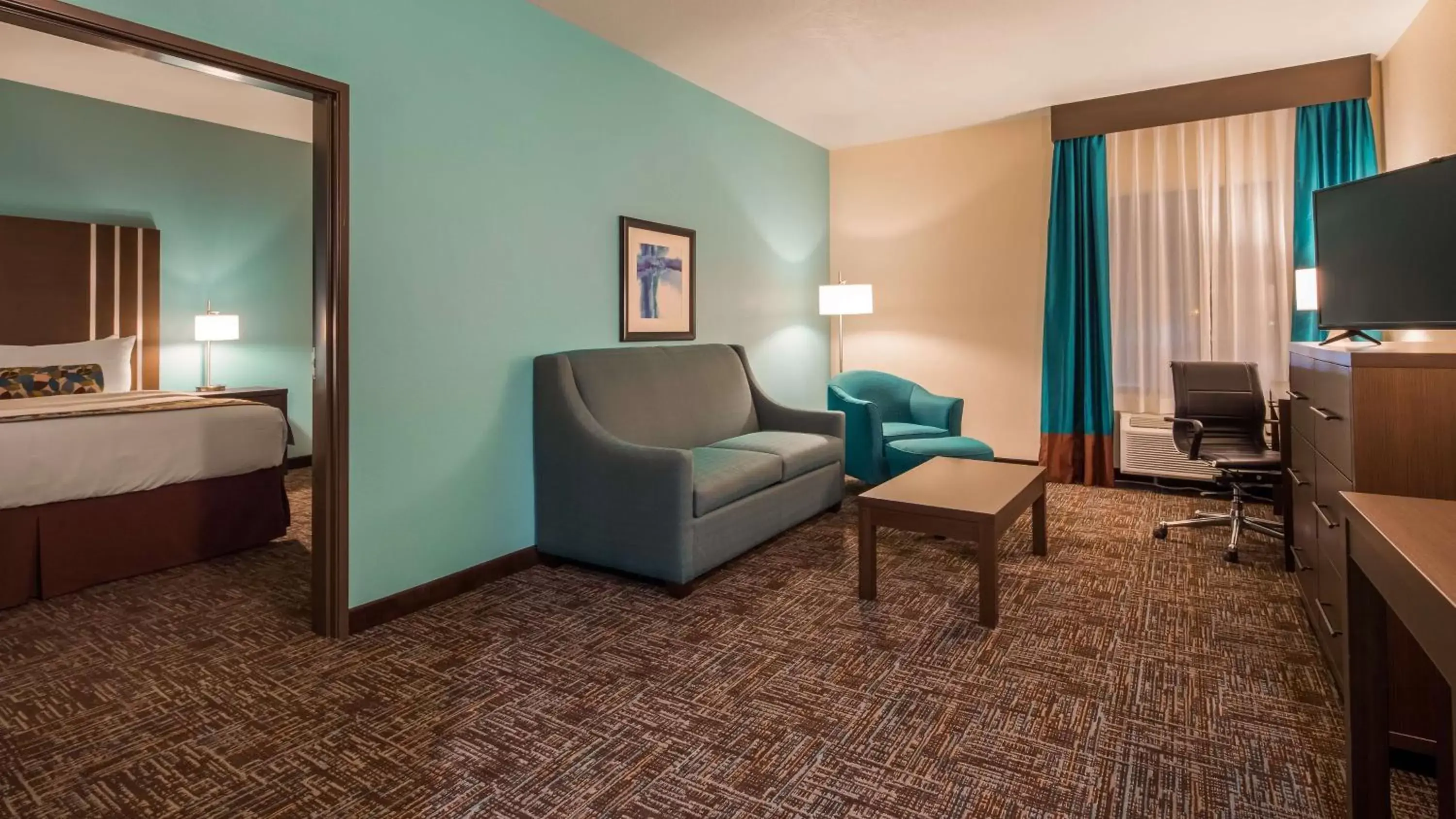 Photo of the whole room, Seating Area in Best Western Plus/Executive Residency Elk City
