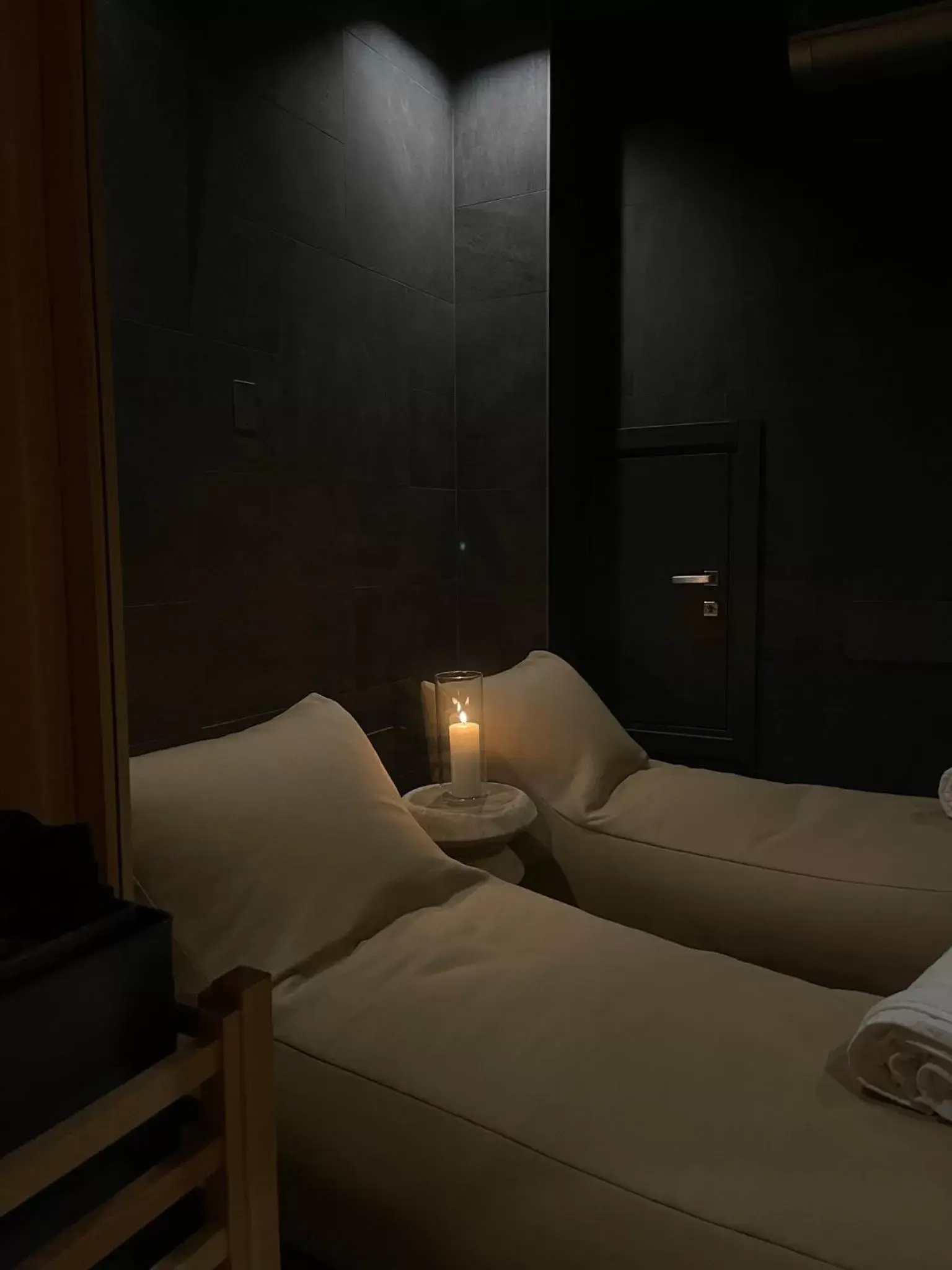 Spa and wellness centre/facilities, Bed in Raha Suites