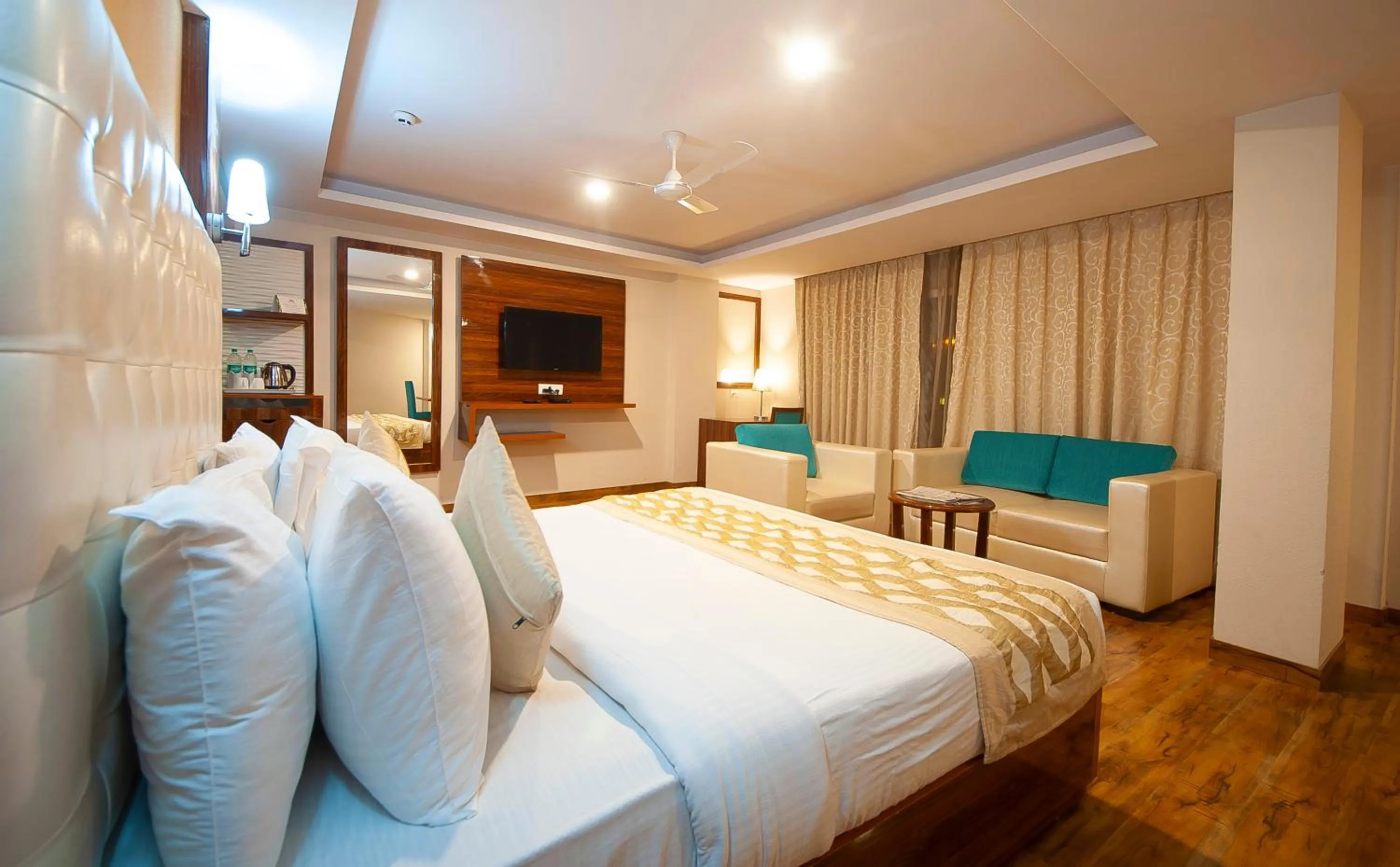 Bedroom, Bed in Airport Hotel Ramhan Palace Mahipalpur