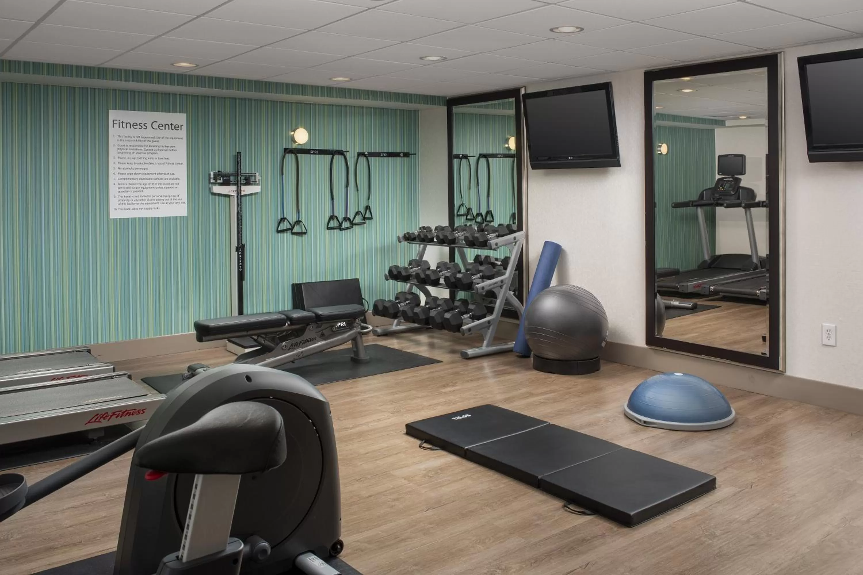 Fitness centre/facilities in Holiday Inn Express Boston - Saugus by IHG