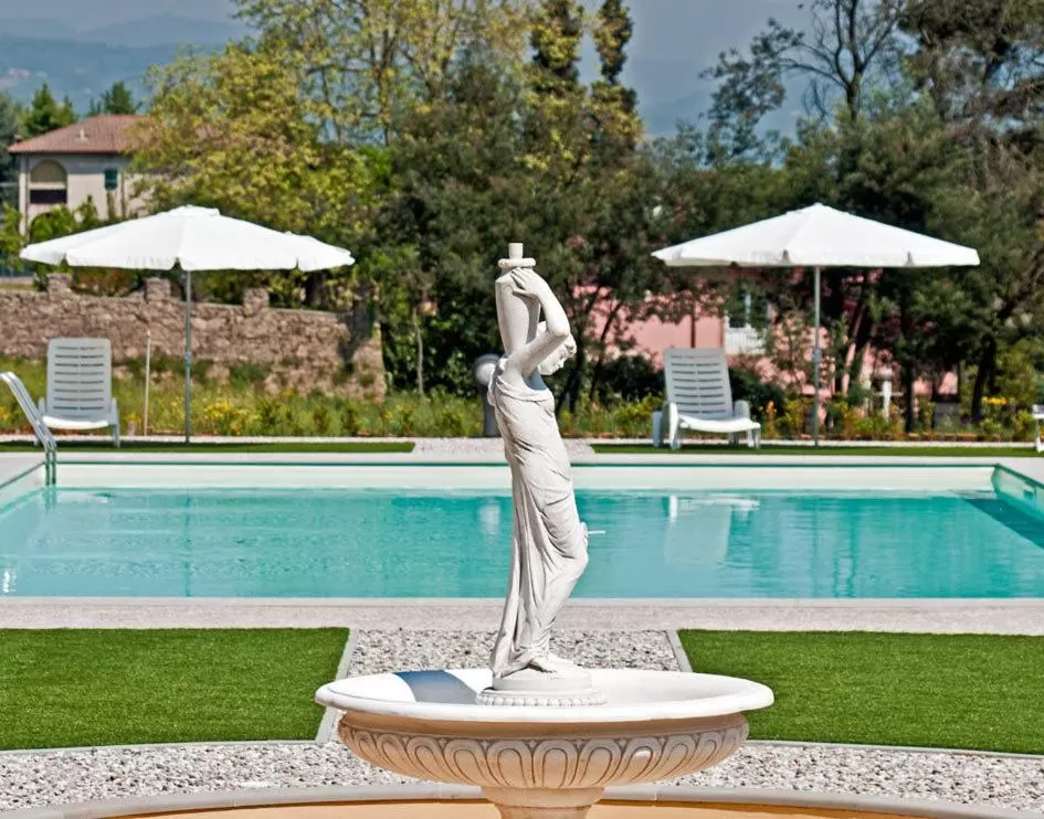 Swimming pool in Hotel Villa Cheli