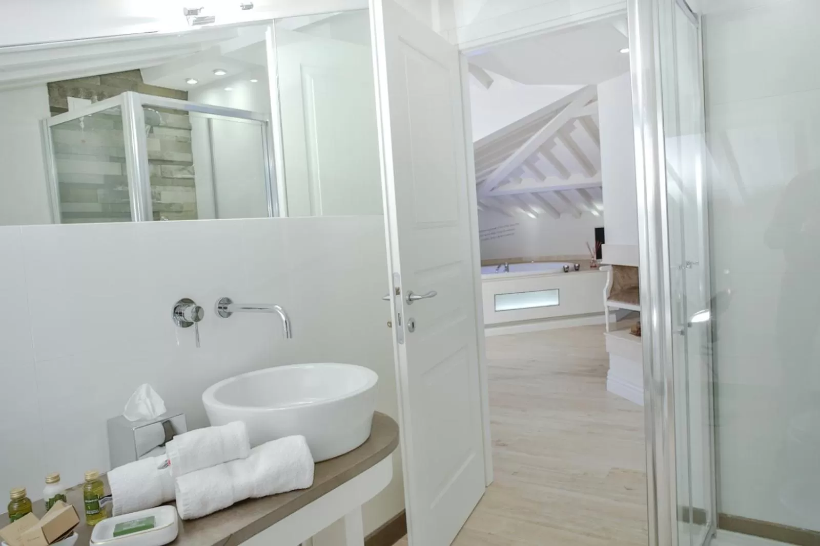 Bathroom in VILLA LIBERTY Boutique Hotel - Borgo Capitano Collection
