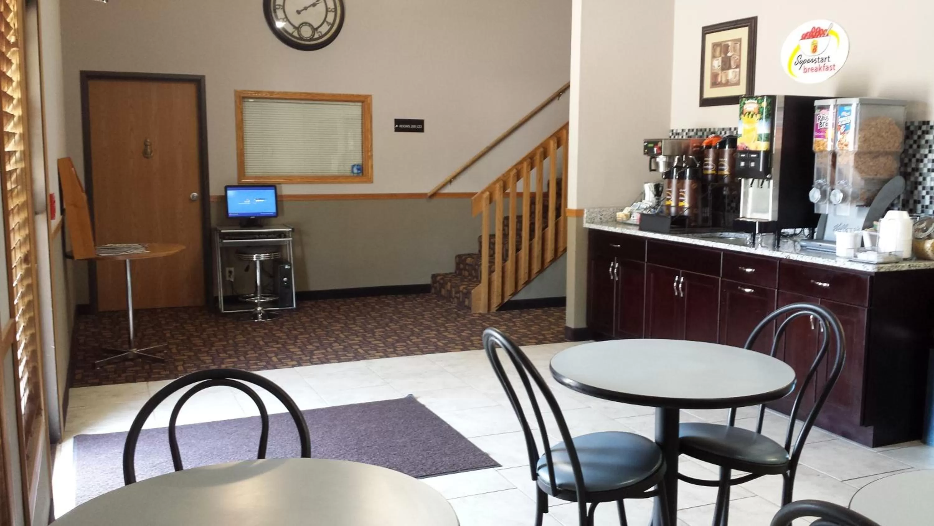 Lobby or reception in Super 8 by Wyndham Pella