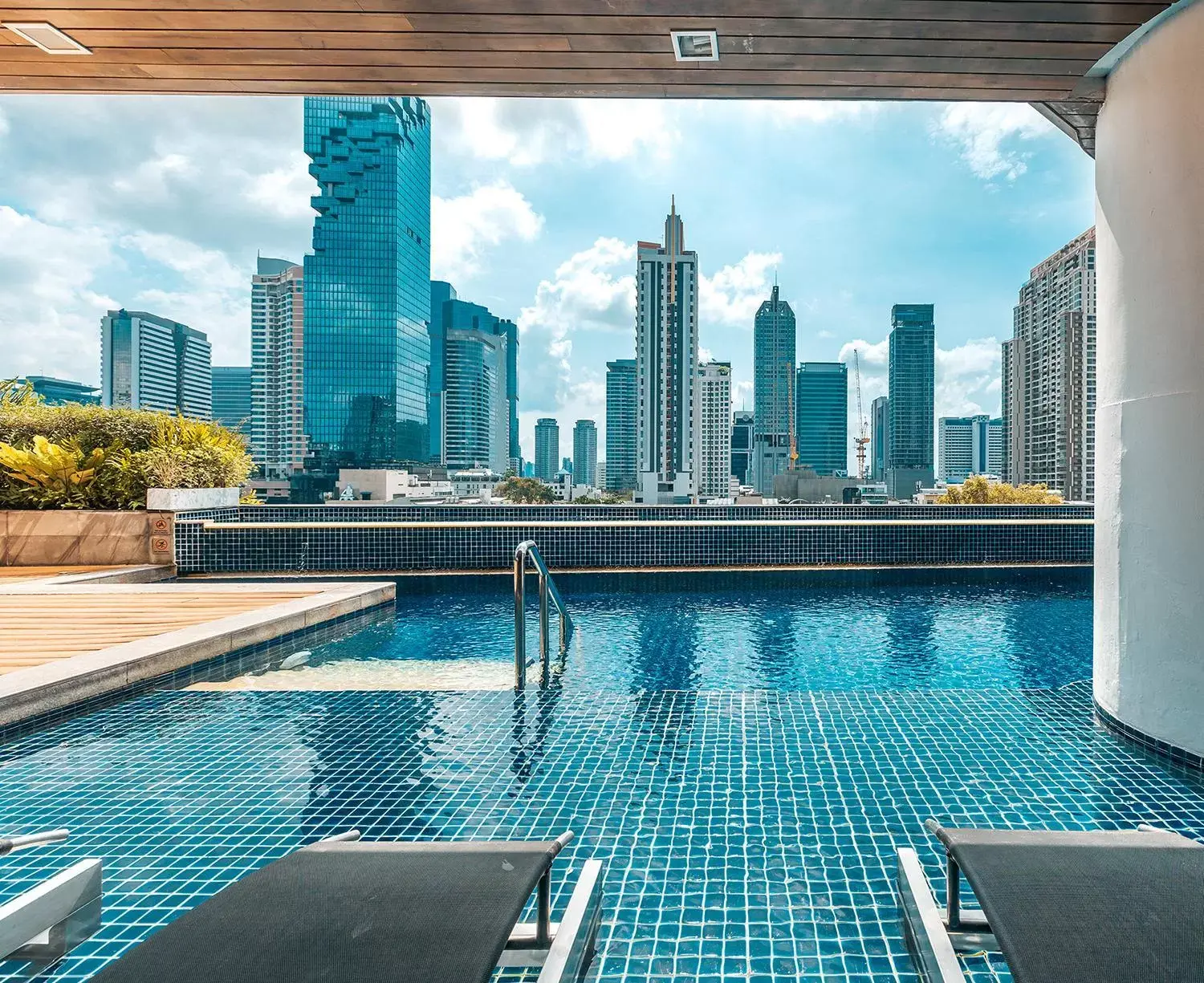 Swimming Pool in Pullman Bangkok Hotel G