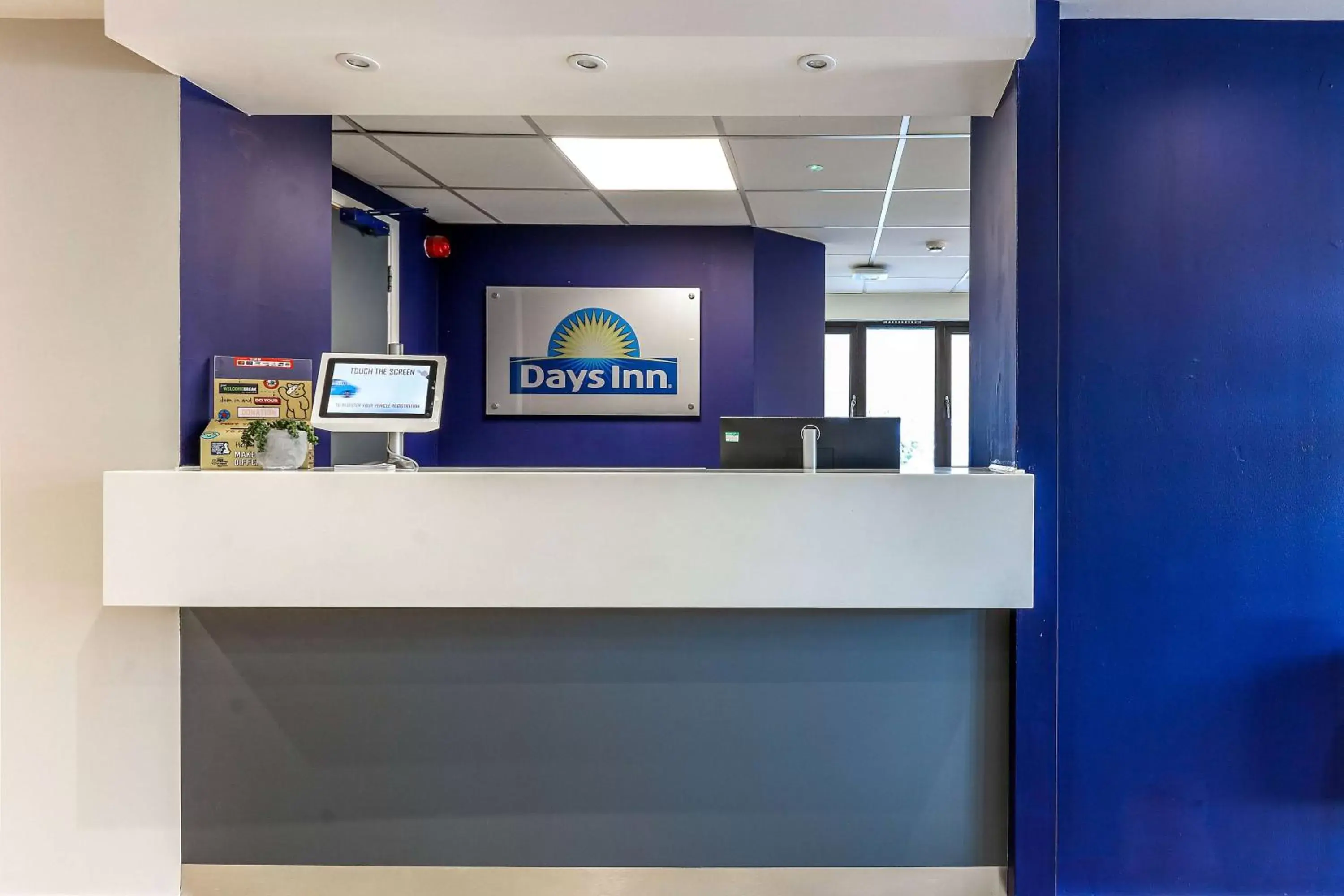 Property logo or sign, Lobby/Reception in Days Inn London Stansted Airport