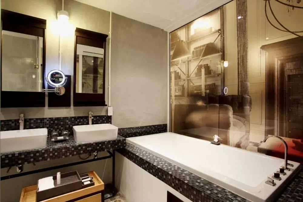 Bathroom in Pattaya Modus Beachfront Resort