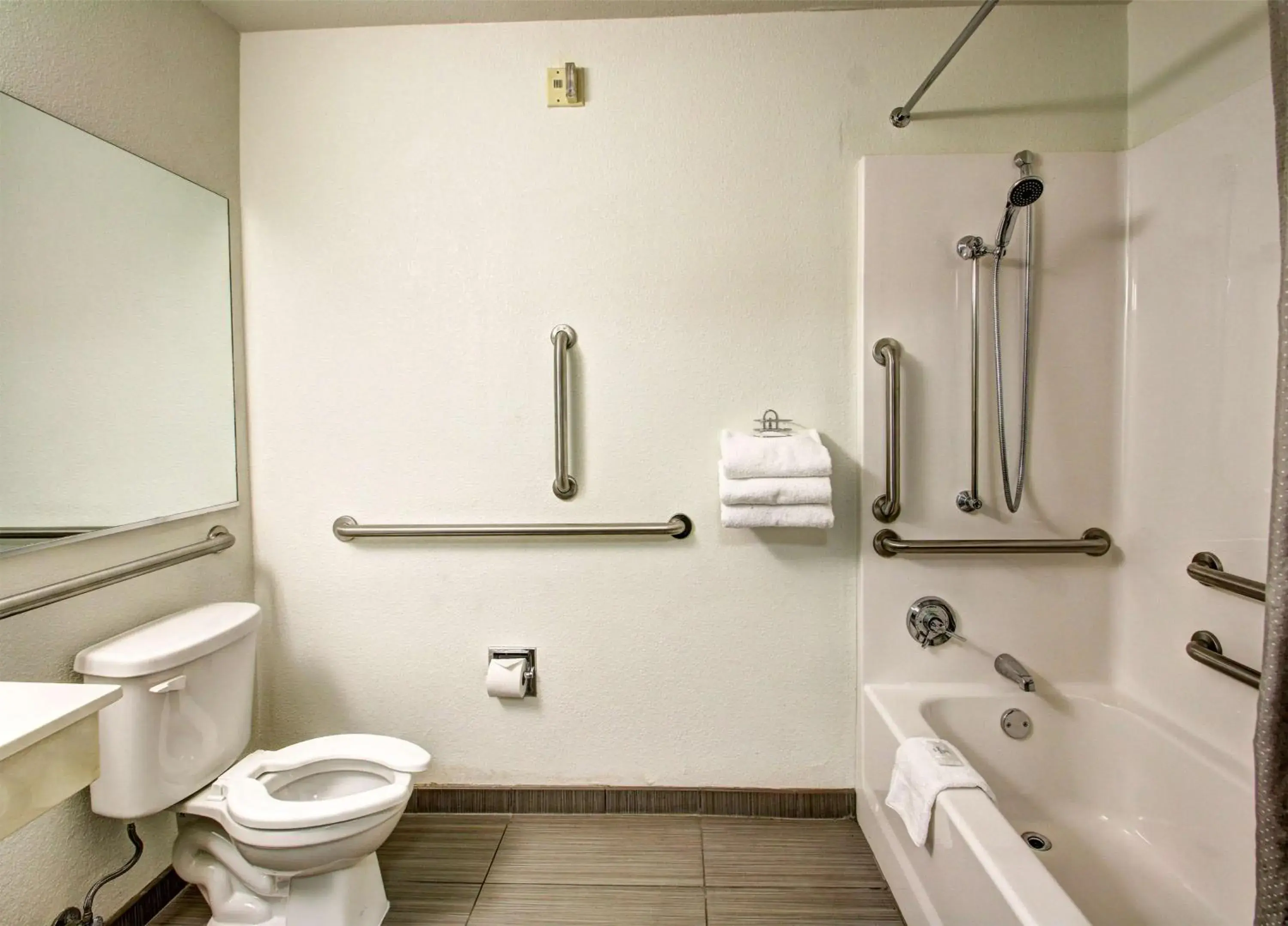 Bathroom in Studio 6-Murray, UT - Salt Lake City - Fort Union