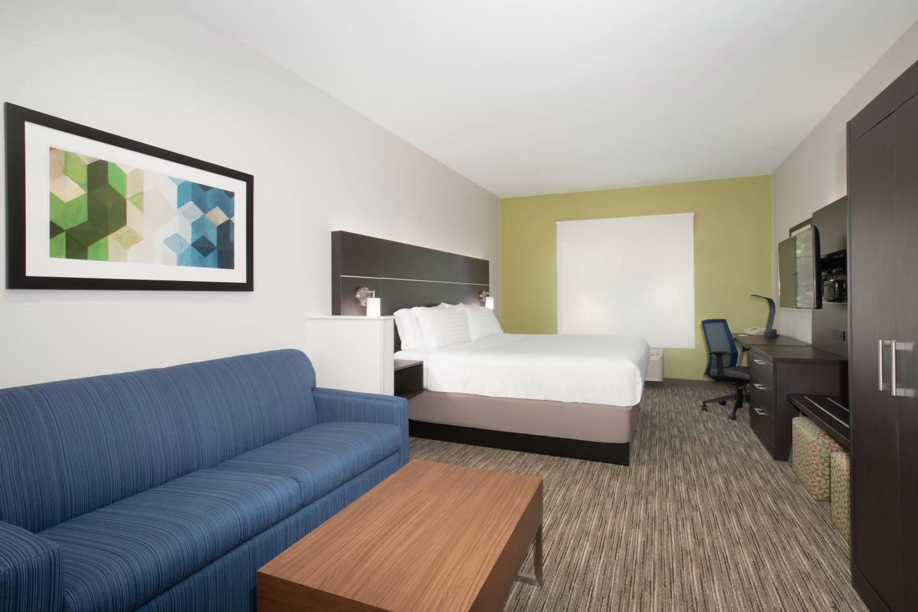 Bedroom, Bed in Holiday Inn Express Hotel & Suites Longmont by IHG