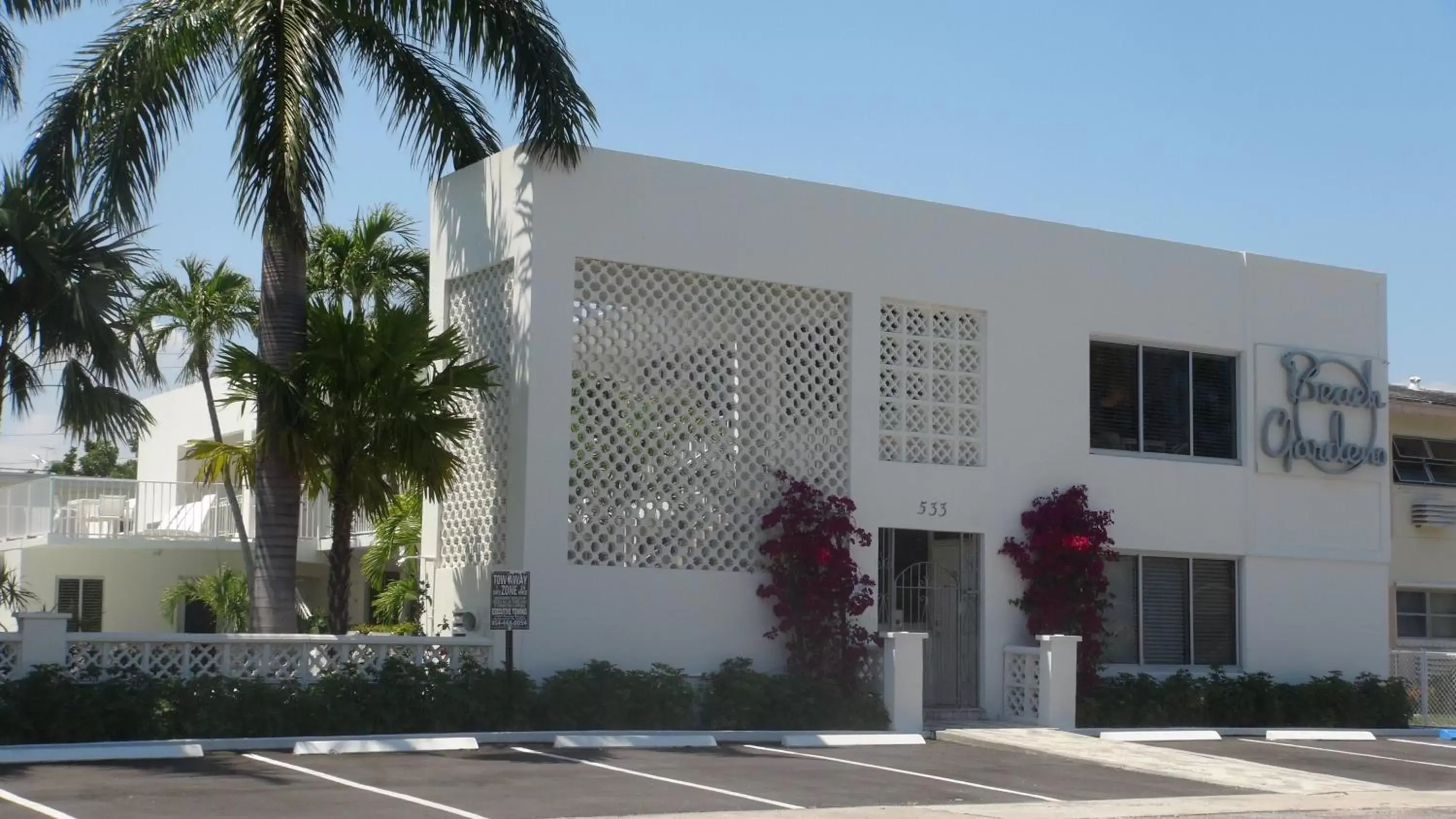 Facade/entrance, Property Building in Beach Gardens