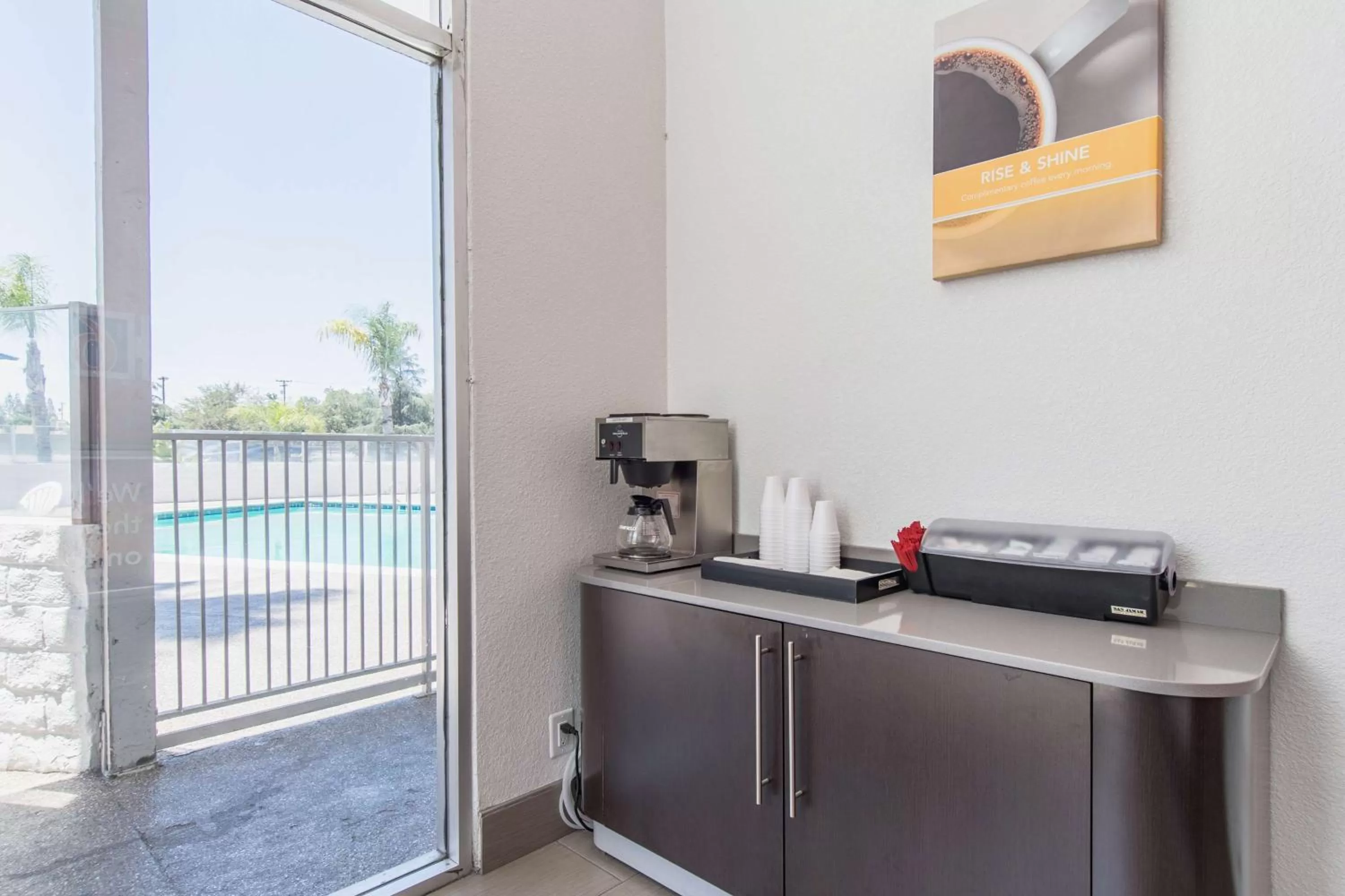 Coffee/tea facilities in Motel 6 Bakersfield