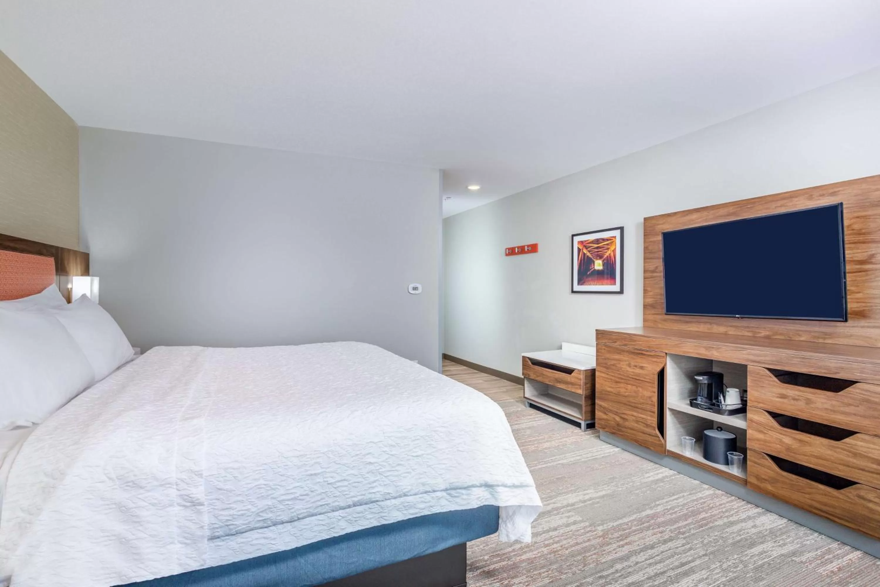 Bedroom, Bed in Hampton Inn Bedford In, In