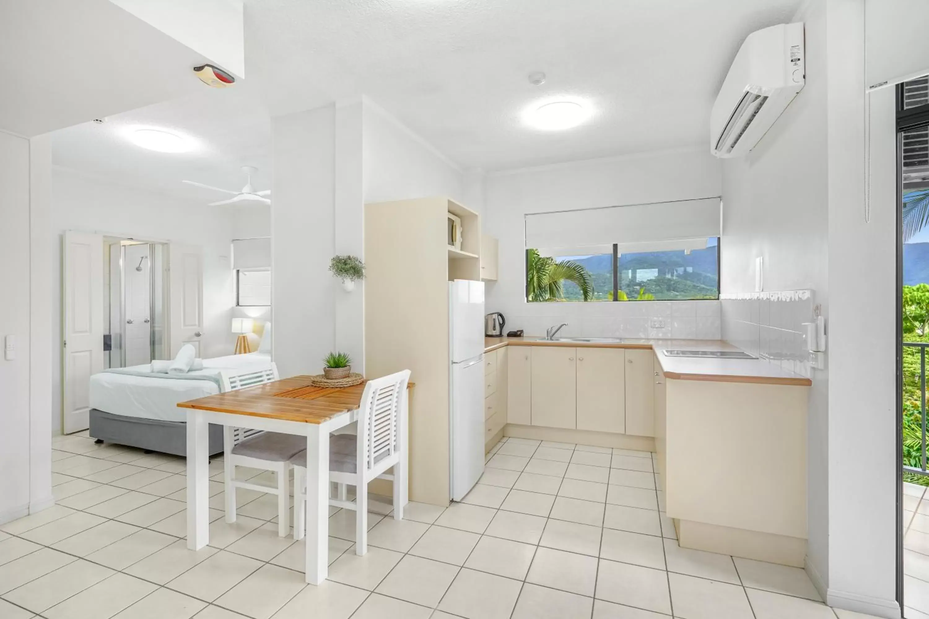 Kitchen or kitchenette, Kitchen/Kitchenette in Amaroo At Trinity