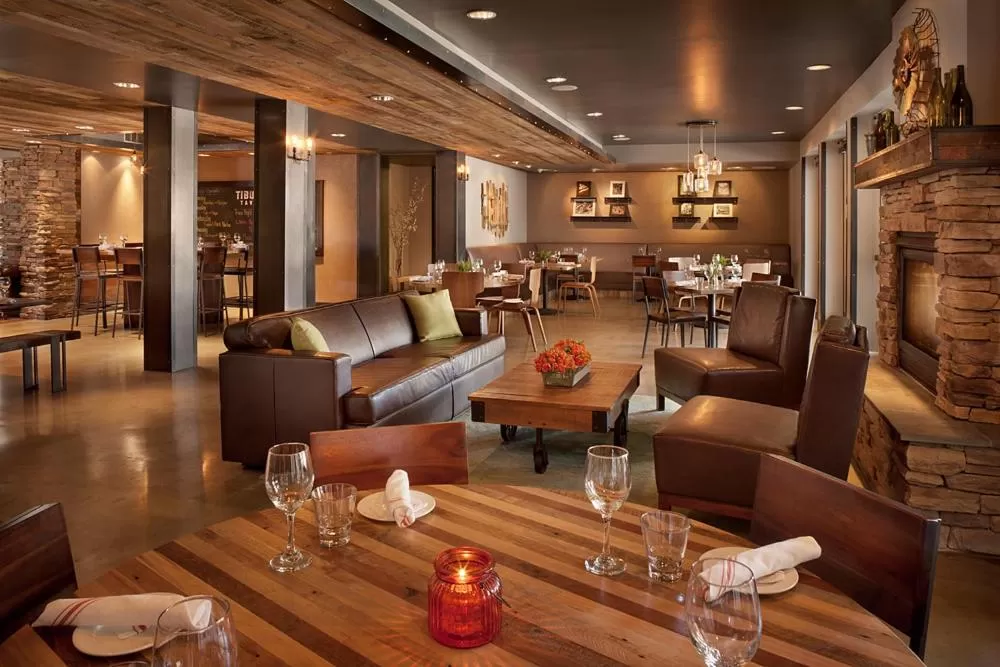 Restaurant/places to eat in The Lodge at Tiburon