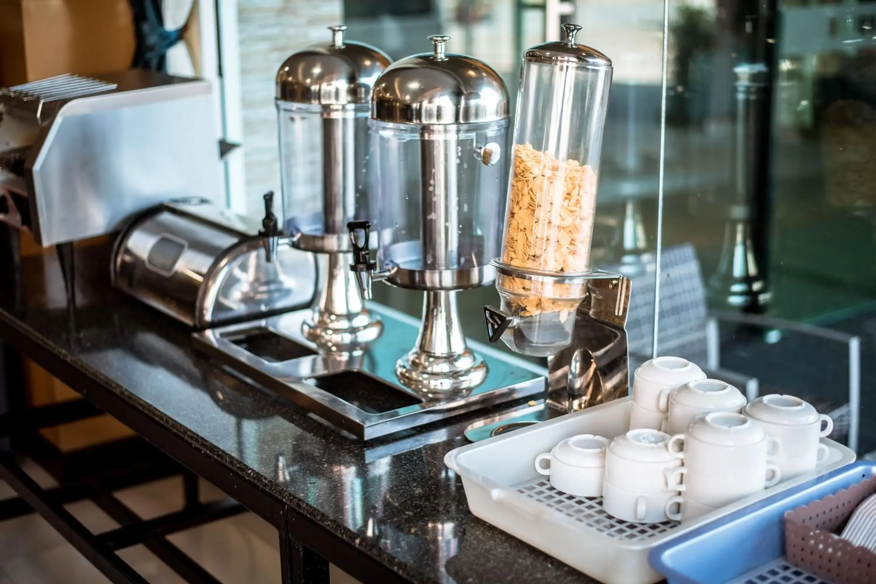 Restaurant/places to eat in Blue Sky Residence Airport Restaurant/places to eat in Blue Sky Residence Airport