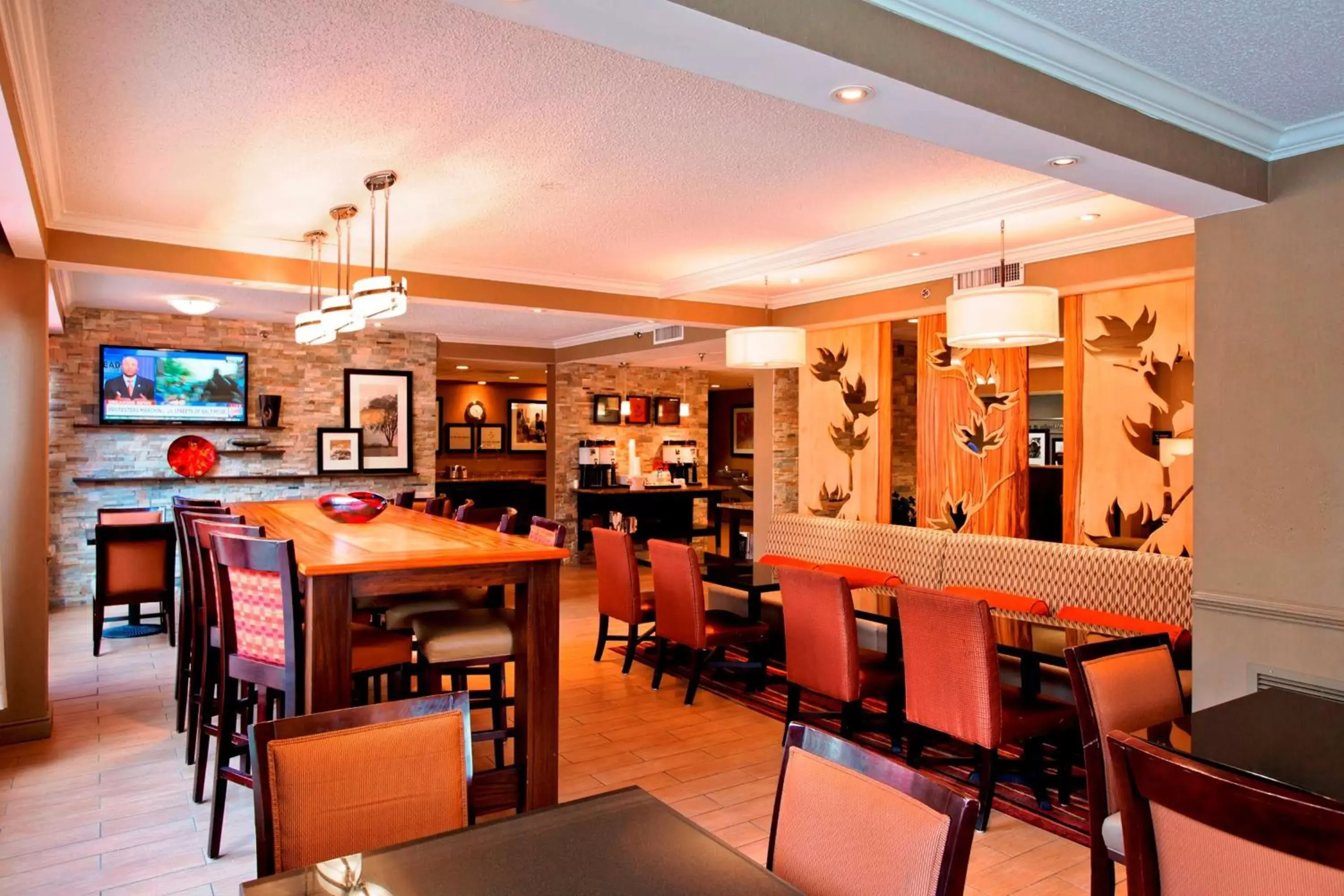 Lobby or reception, Restaurant/Places to Eat in Hampton Inn Atlanta-Northlake