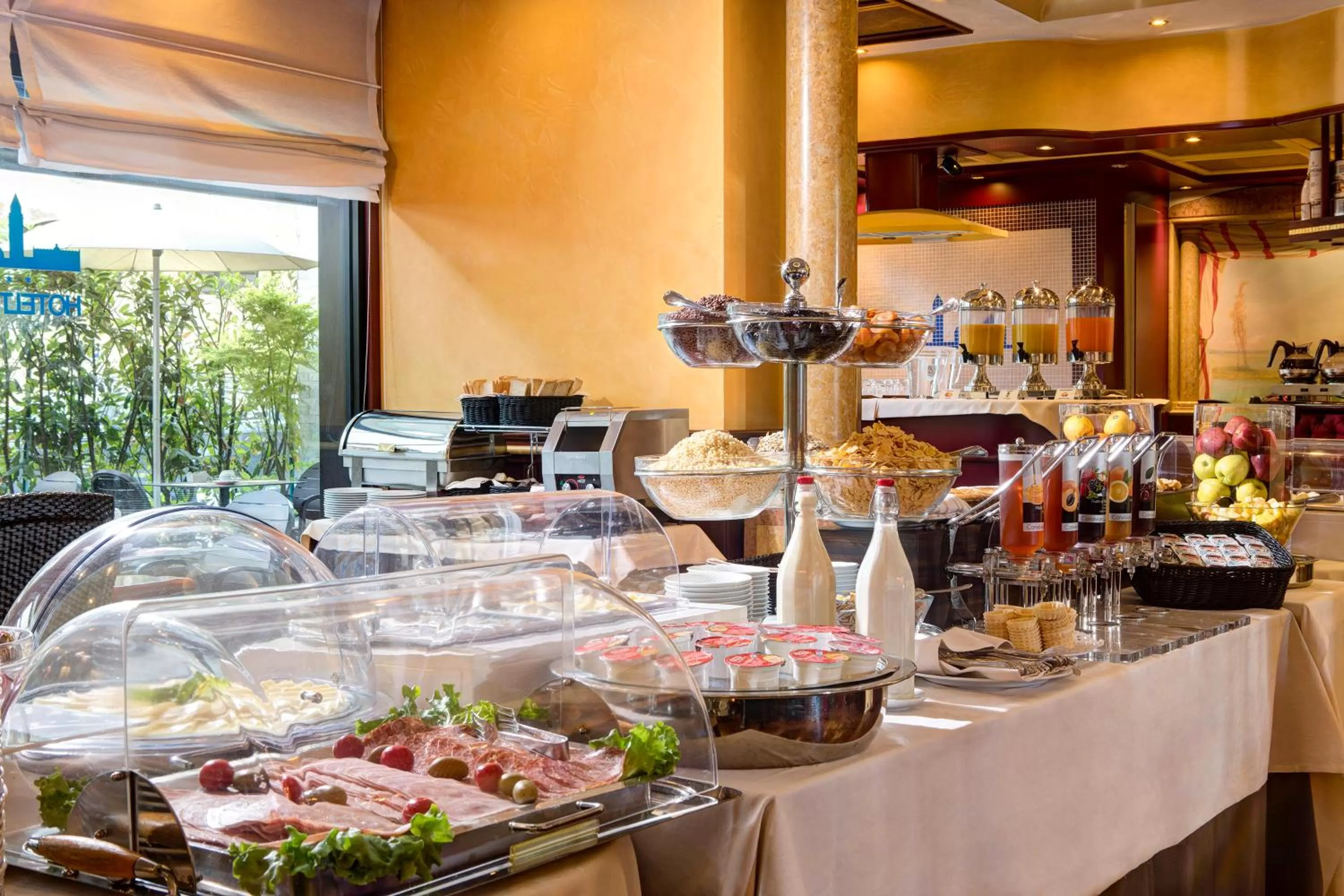 Buffet breakfast in Best Western Hotel Tritone