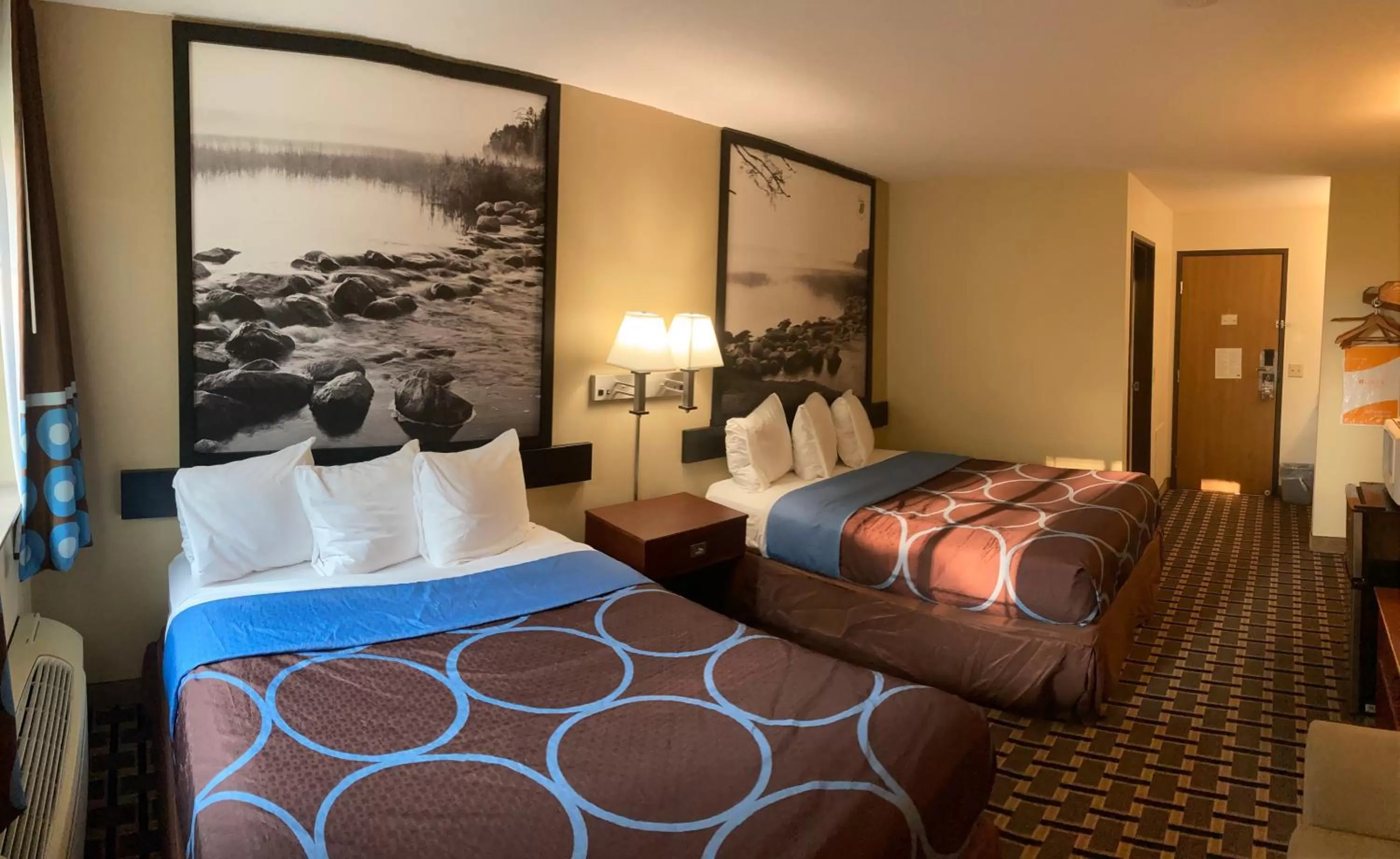 Bed in Super 8 by Wyndham Chisago City