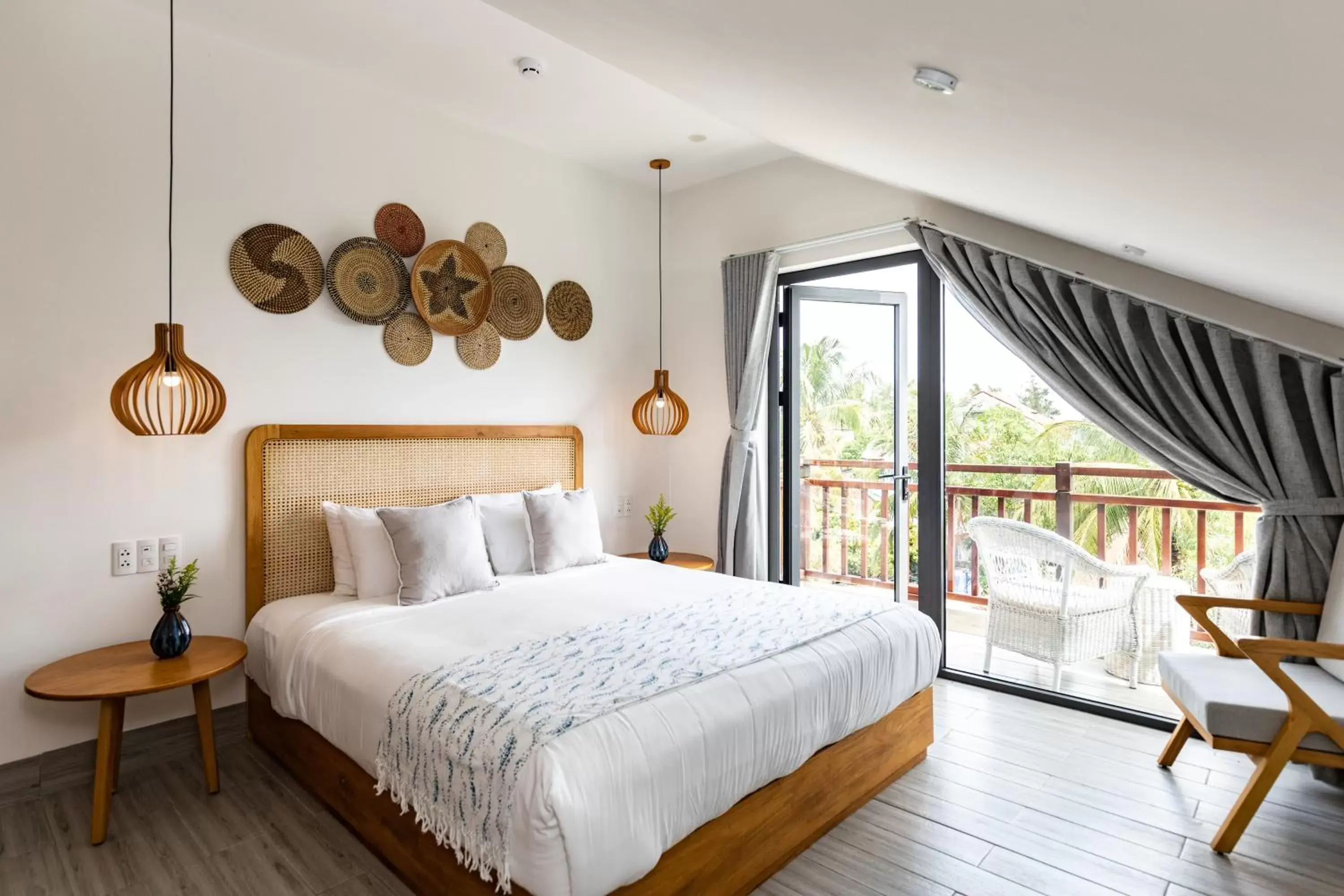 Deluxe King Room in The Watermark Beachside Hotel Deluxe King Room in The Watermark Beachside Hotel