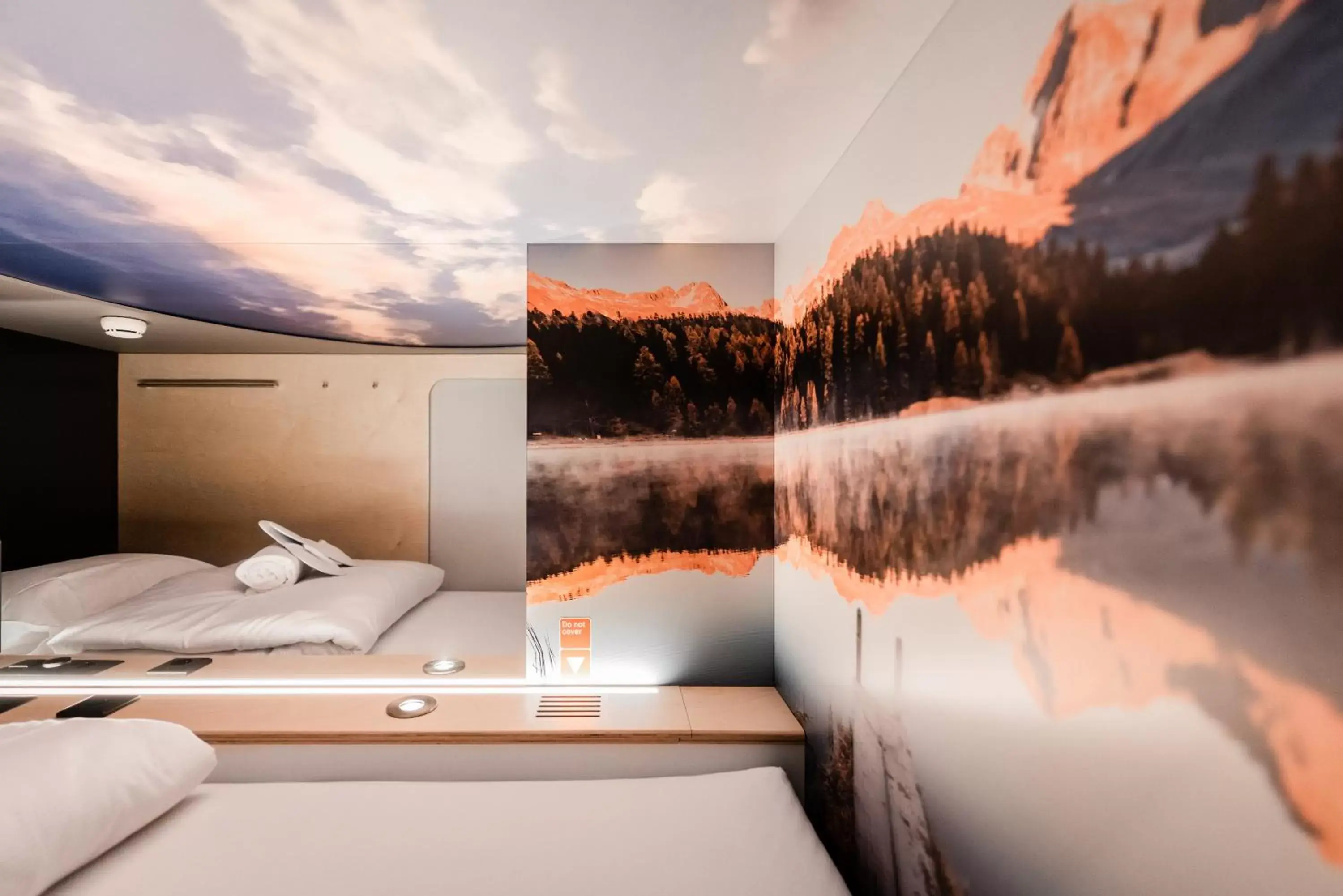 Photo of the whole room in Capsule Hotel - Alpine Garden Zurich Airport